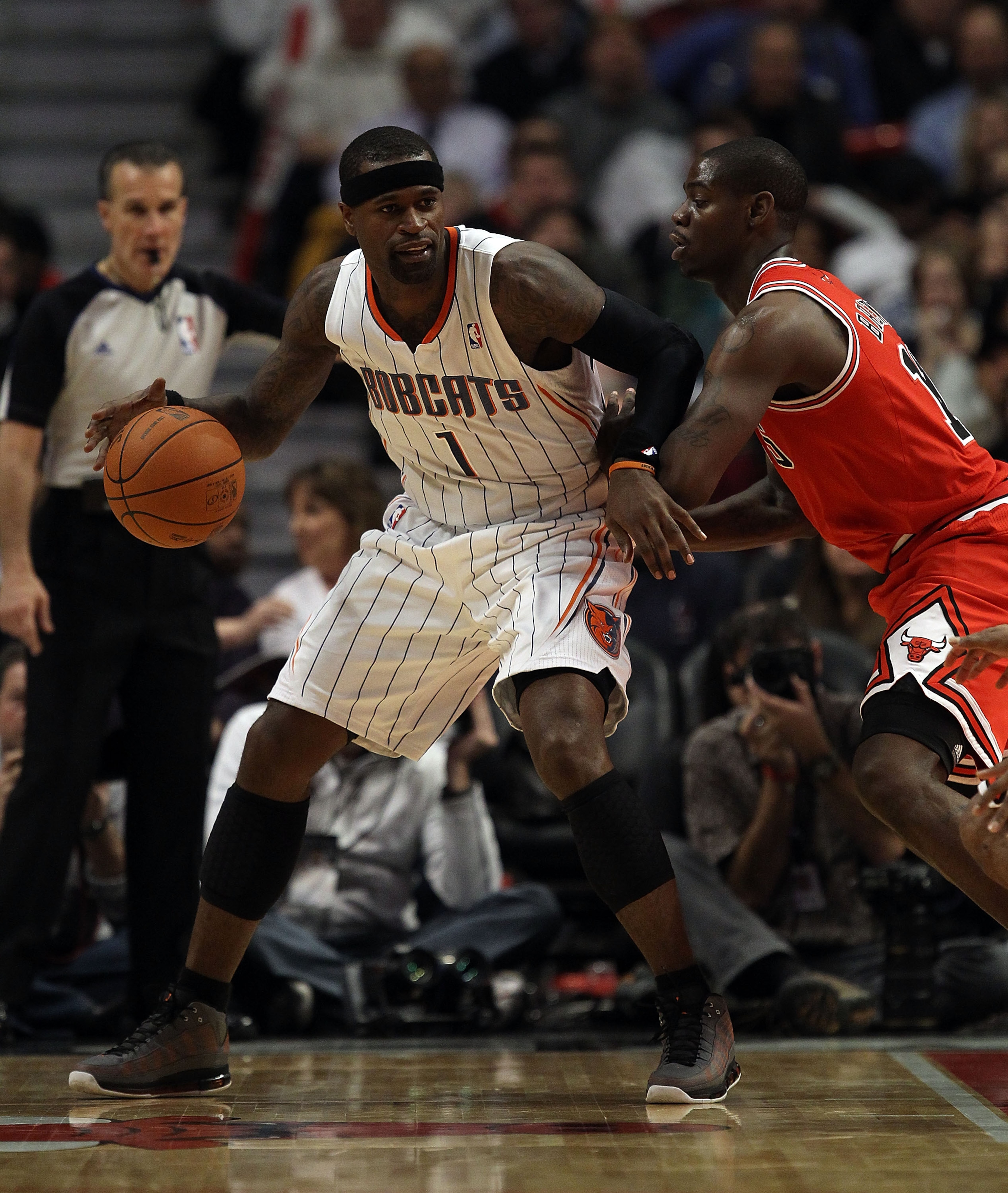CHICAGO, IL - FEBRUARY 15: Stephen Jackson #1 of the Charlotte Bobcats moves against Ronnie Brewer #11 of the Chicago Bulls at the United Center on February 15, 2011 in Chicago, Illinois. The Bulls defeated the Bobcats 106-94. NOTE TO USER: User expressly