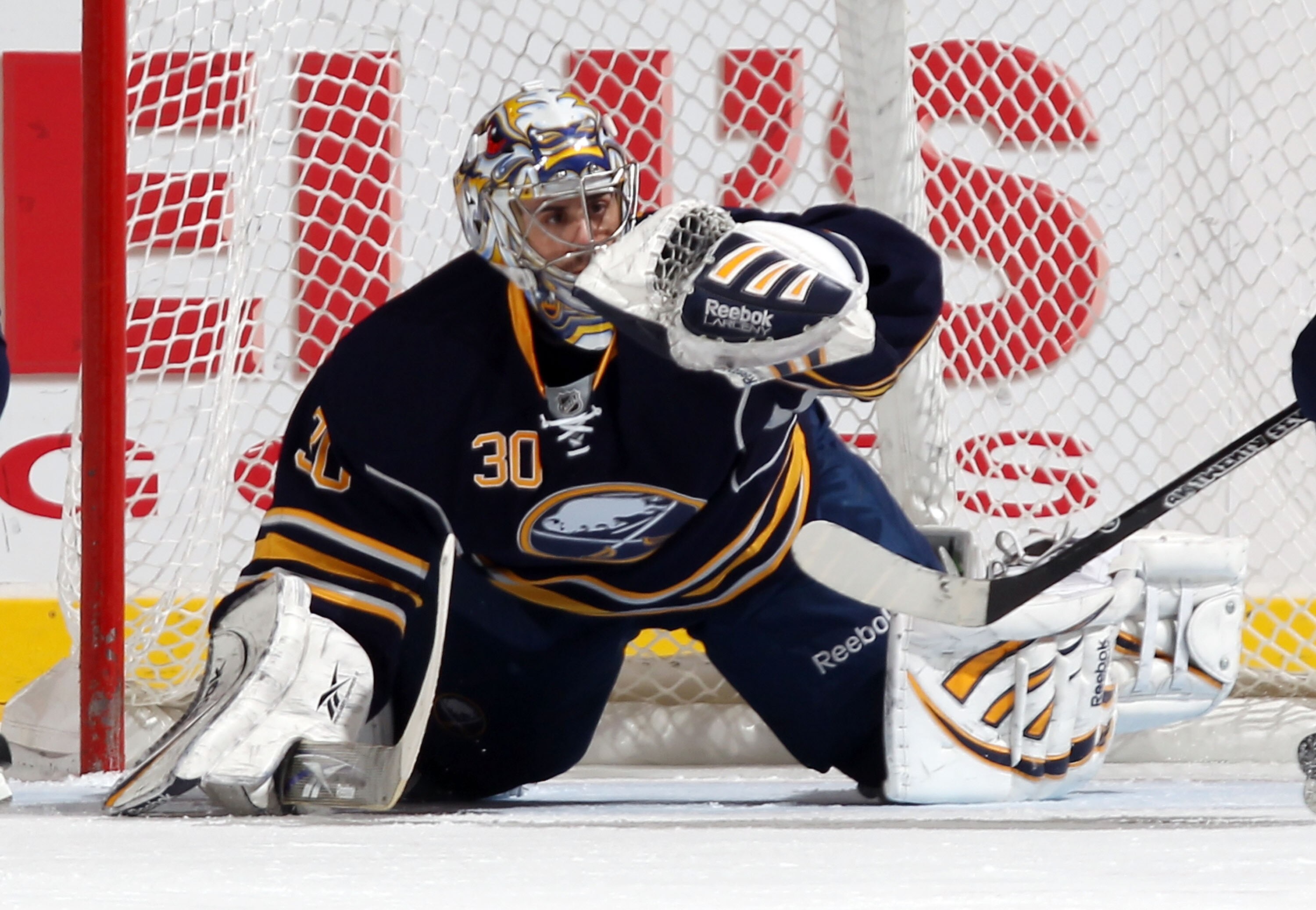 UNIONDALE, NY - JANUARY 23: Ryan Miller #30 of the Buffalo Sabres makes the save against the New York Islanders at the Nassau Coliseum on January 23, 2011 in Uniondale, New York. (Photo by Bruce Bennett/Getty Images)