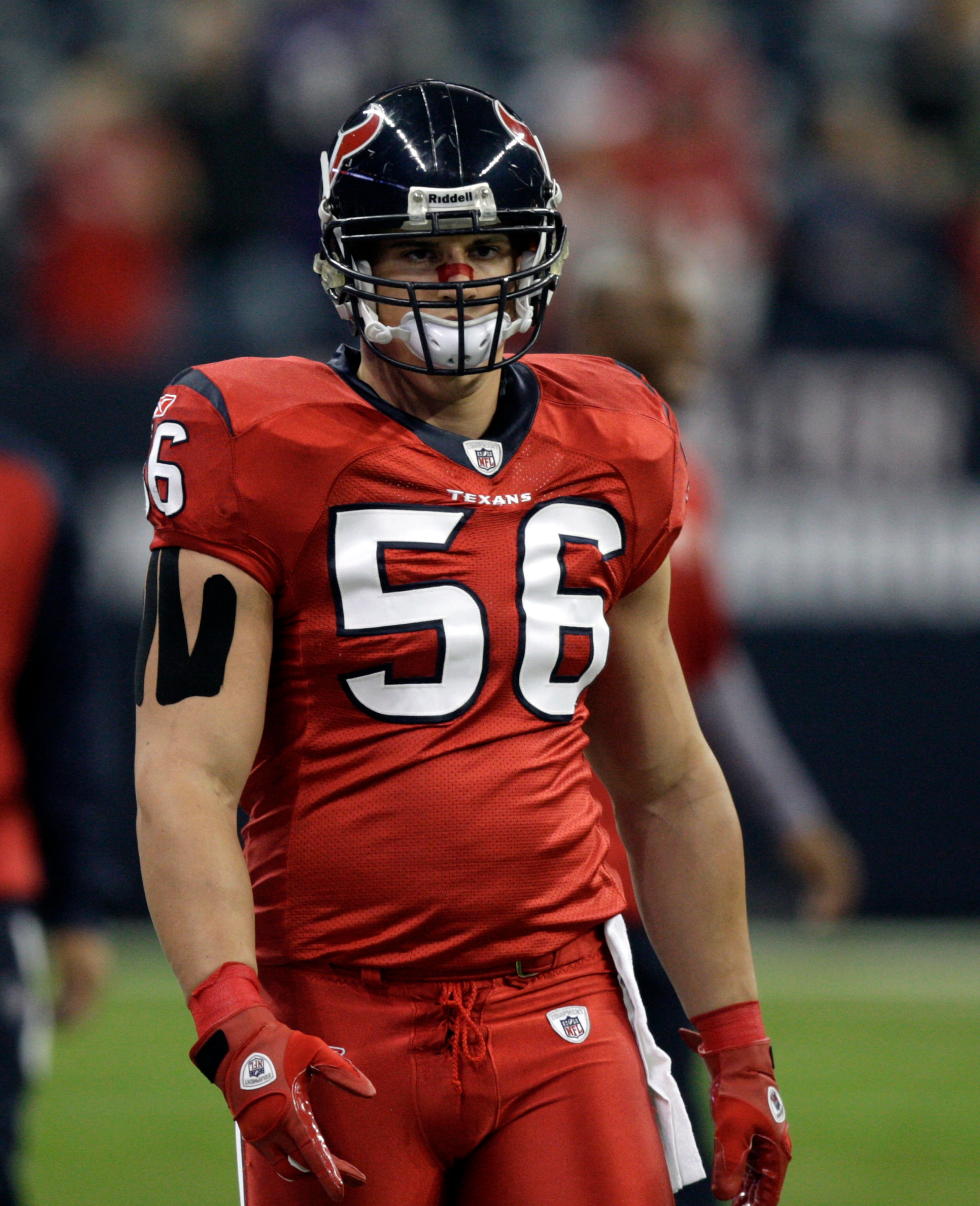 HOUSTON, TX - DECEMBER 13: Linebacker Brian Cushing #56 of the Houston Texans during warm ups before playing the Baltimore Ravens at Reliant Stadium on December 13, 2010 in Houston, Texas. (Photo by Bob Levey/Getty Images) HOUSTON, TX - DECEMBER 13: Linebacker Brian Cushing #56 of the Houston Texans during warm ups before playing the Baltimore Ravens at Reliant Stadium on December 13, 2010 in Houston, Texas. (Photo by Bob Levey/Getty Images)