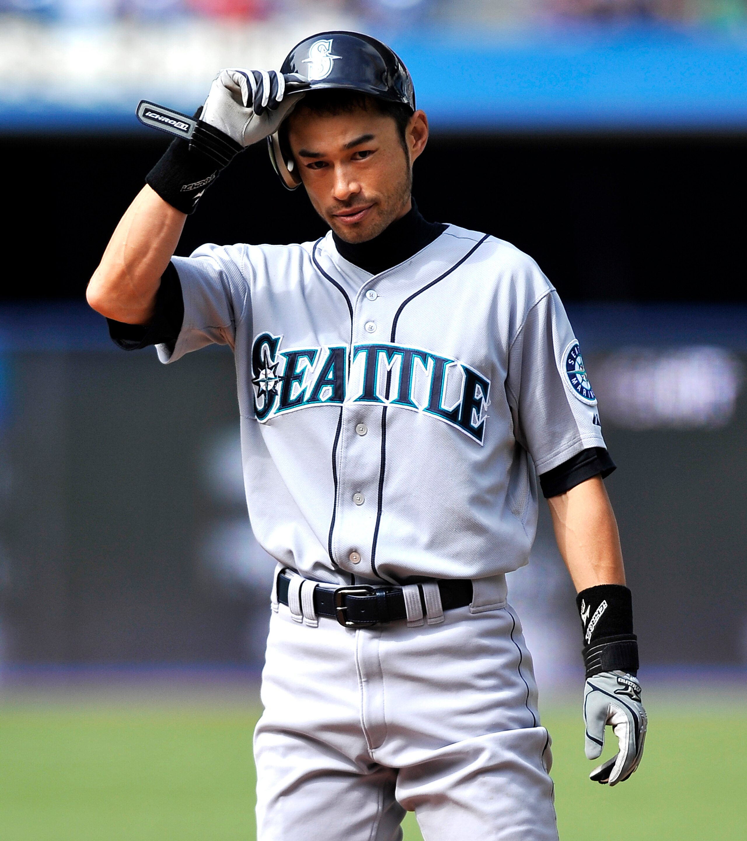 TORONTO - SEPTEMBER 23:   Ichiro Suzuki #51 of the Seattle Mariners tips his hat to the crowd after hitting his 200th hit during the game against the Toronto Blue Jays on September 23, 2010 at Rogers Centre in Toronto, Ontario, Canada. The Blue Jays defea