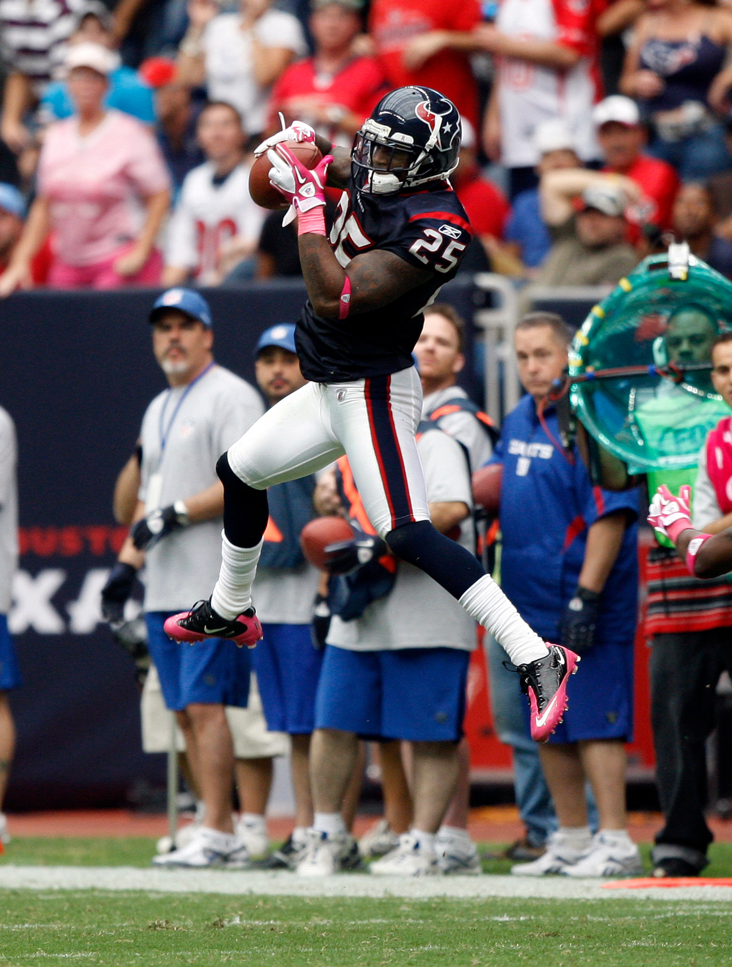 HOUSTON - OCTOBER 10: Cornerback Kareem Jackson 325 of the Houston Texans makes an interception against the New York Giants in the second half at Reliant Stadium on October 10, 2010 in Houston, Texas. (Photo by Bob Levey/Getty Images) HOUSTON - OCTOBER 10: Cornerback Kareem Jackson 325 of the Houston Texans makes an interception against the New York Giants in the second half at Reliant Stadium on October 10, 2010 in Houston, Texas. (Photo by Bob Levey/Getty Images)