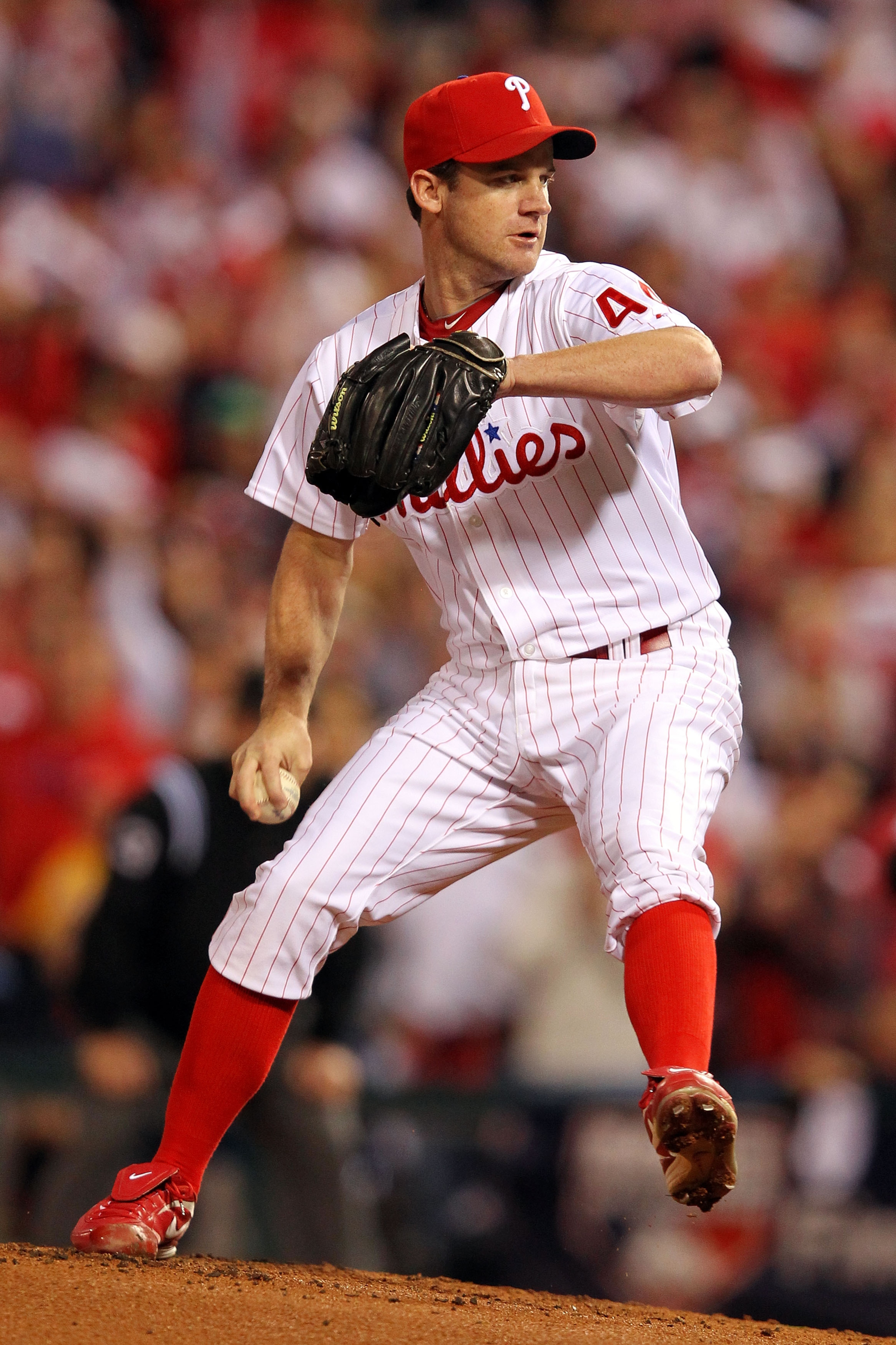 PHILADELPHIA - OCTOBER 23:  Roy Oswalt #44 of the Philadelphia Phillies pitches against the San Francisco Giants in Game Six of the NLCS during the 2010 MLB Playoffs at Citizens Bank Park on October 23, 2010 in Philadelphia, Pennsylvania.  (Photo by Al Be