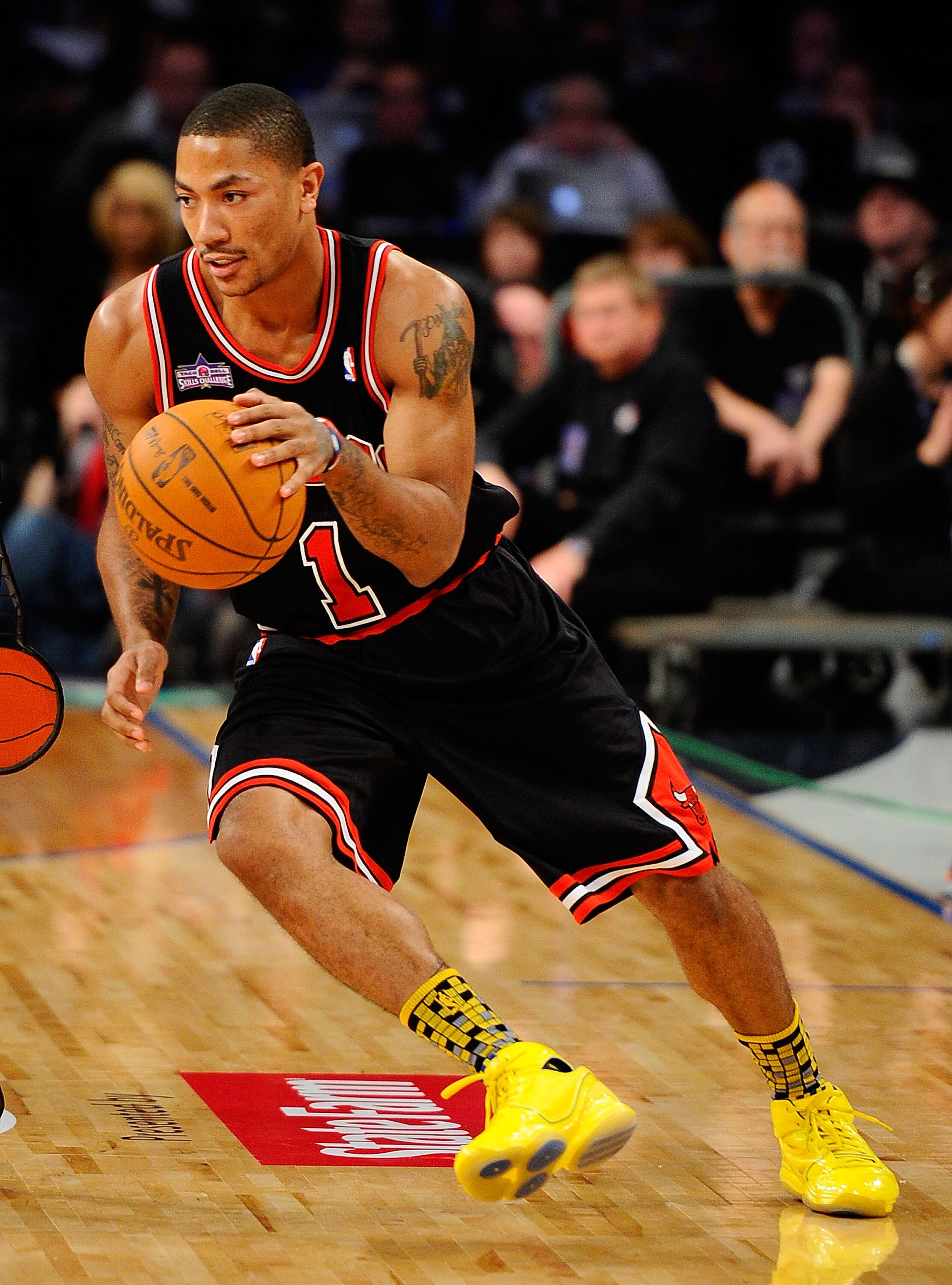 LOS ANGELES, CA - FEBRUARY 19:  Derrick Rose #1 of the Chicago Bulls competes in the Taco Bell Skills Challenge apart of NBA All-Star Saturday Night at Staples Center on February 19, 2011 in Los Angeles, California.  (Photo by Kevork Djansezian/Getty Imag