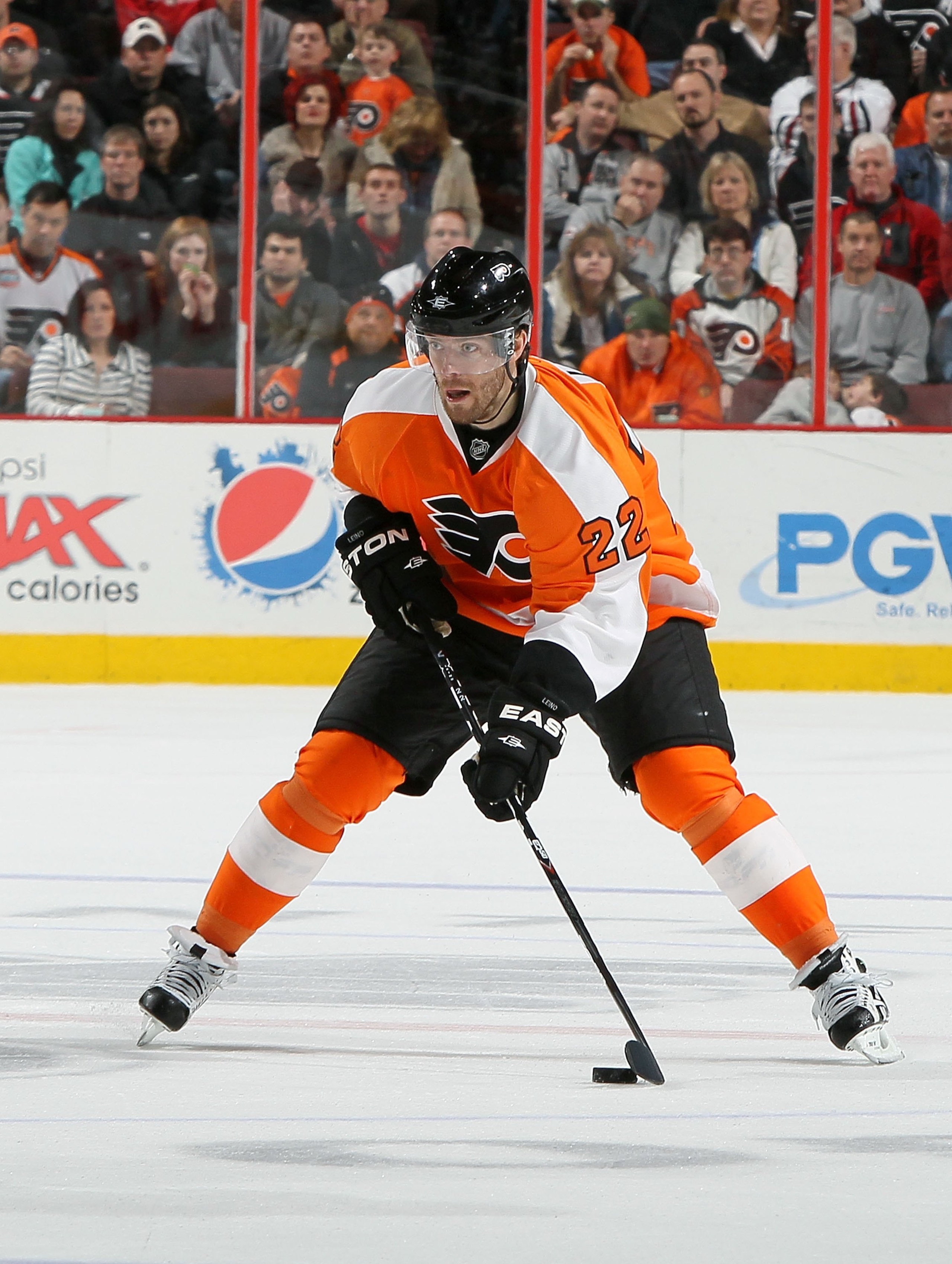 PHILADELPHIA, PA - FEBRUARY 05:  Ville Leino #22 of the Dallas Stars skates against the Philadelphia Flyers on February 5, 2011 at Wells Fargo Center in Philadelphia, Pennsylvania. The Flyers defeated the Stars 3-1.  (Photo by Jim McIsaac/Getty Images)