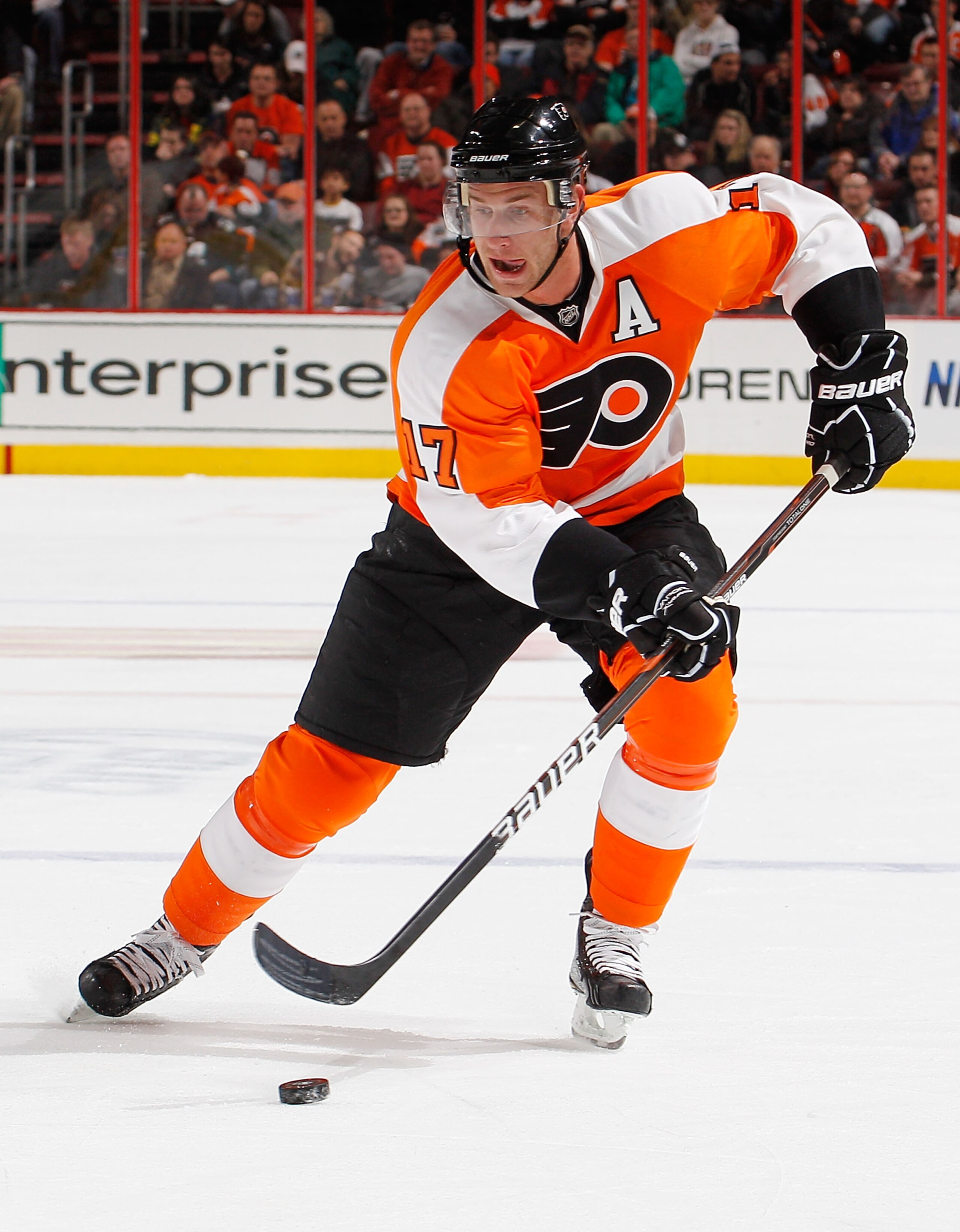 PHILADELPHIA, PA - FEBRUARY 03:  Jeff Carter #17 of the Philadelphia Flyers skates during an NHL hockey game against the Nashville Predators at the Wells Fargo Center on February 3, 2011 in Philadelphia, Pennsylvania.  (Photo by Paul Bereswill/Getty Image