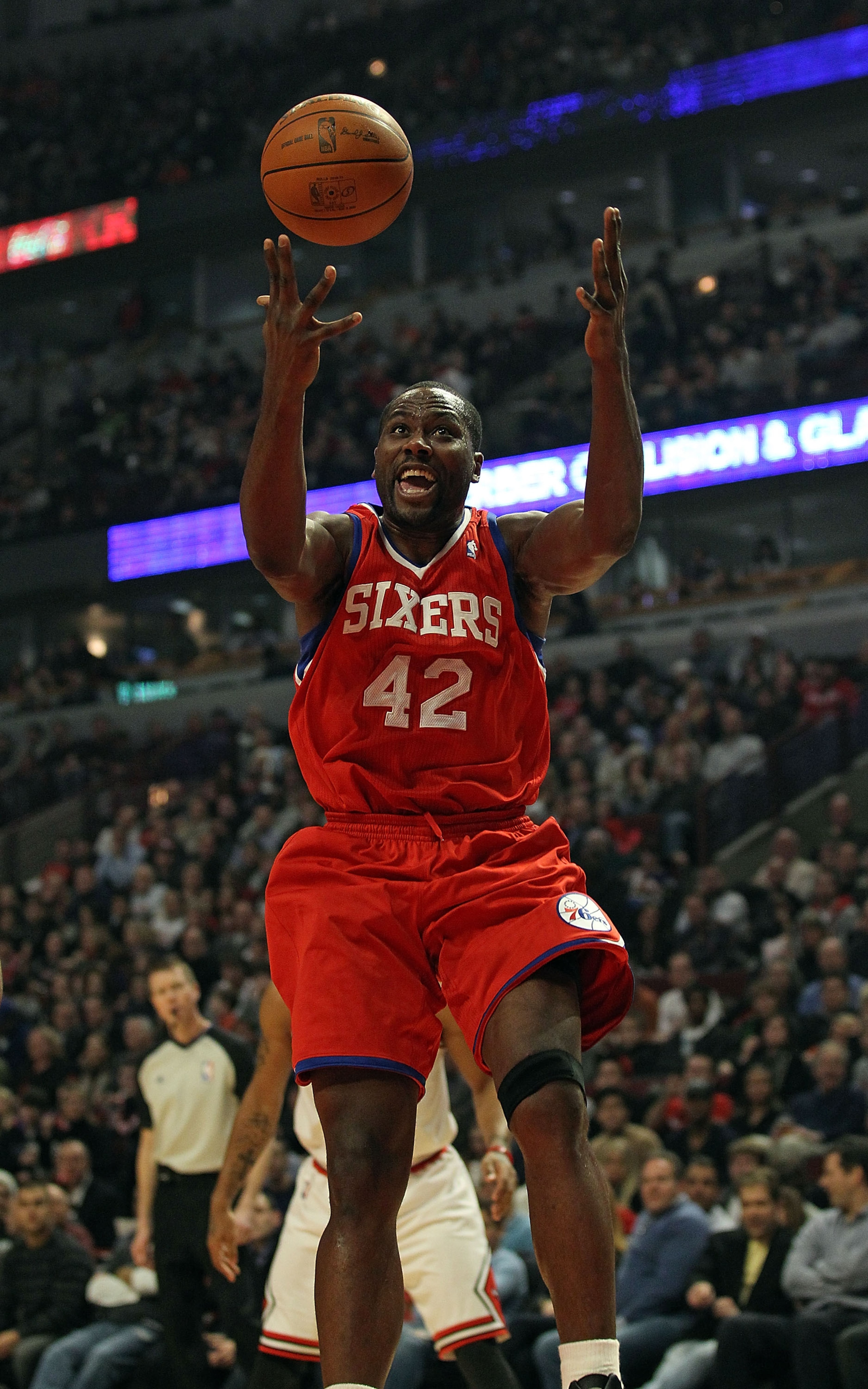 CHICAGO, IL - DECEMBER 21: Elton Brand #42 of the Philadelphia 76ers looses control of the ball against the Chicago Bulls at the United Center on December 21, 2010 in Chicago, Illinois. The Bulls defeated the 76ers 121-76. NOTE TO USER: User expressly ack CHICAGO, IL - DECEMBER 21: Elton Brand #42 of the Philadelphia 76ers looses control of the ball against the Chicago Bulls at the United Center on December 21, 2010 in Chicago, Illinois. The Bulls defeated the 76ers 121-76. NOTE TO USER: User expressly ack