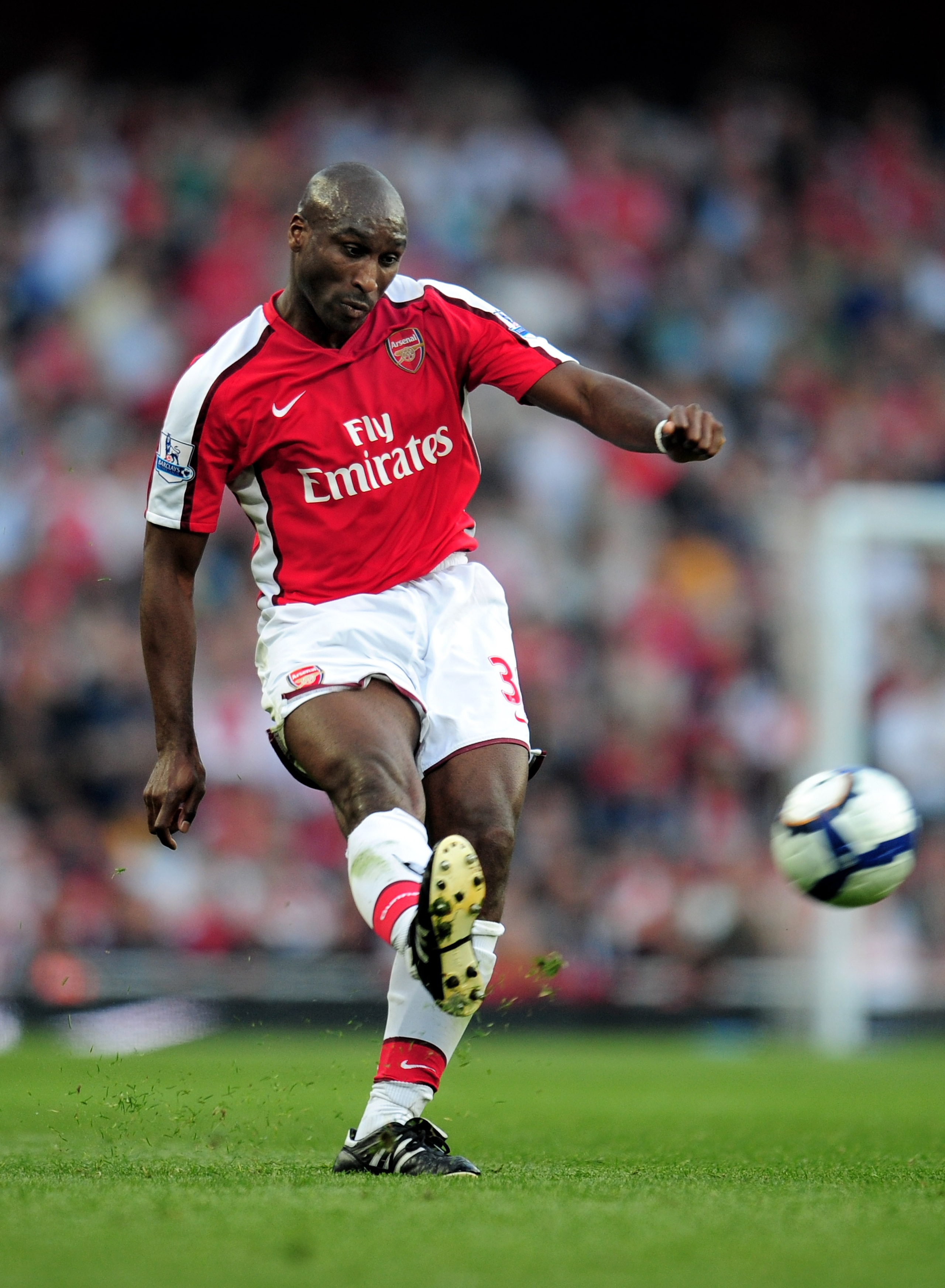 LONDON, ENGLAND - APRIL 24:  Sol Campbell of Arsenal passes the ball during the Barclays Premier League match between Arsenal and Manchester City at the Emirates Stadium on April 24, 2010 in London, England.  (Photo by Shaun Botterill/Getty Images)