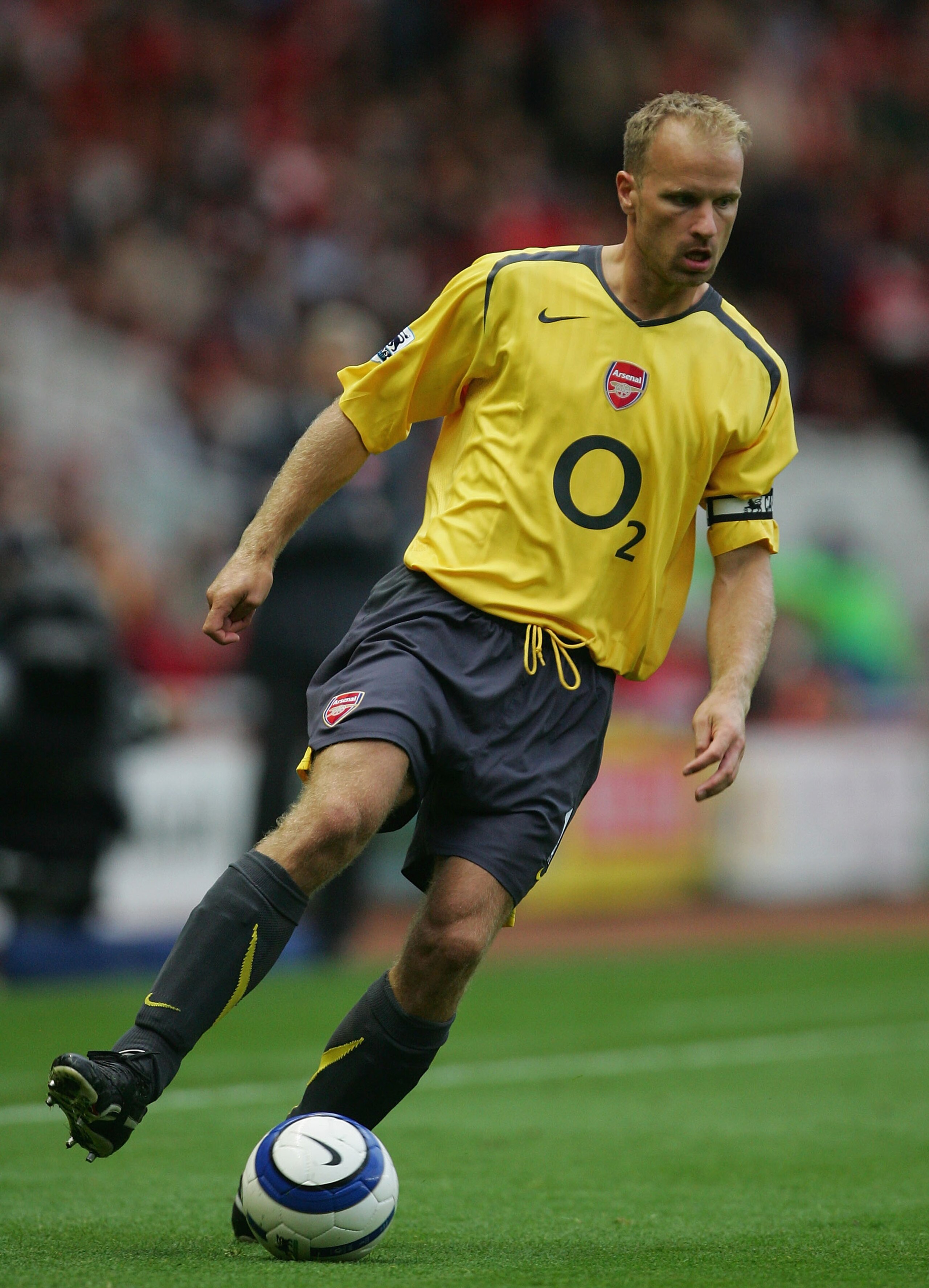 MIDDLESBROUGH, ENGLAND - SEPTEMBER 10:  Dennis Bergkamp of Arsenal during the Barclays Premiership match between Middlesbrough and Arsenal on September 10,  2005 in Middlesbrough, England.  (Photo by Laurence Griffiths/Getty Images)