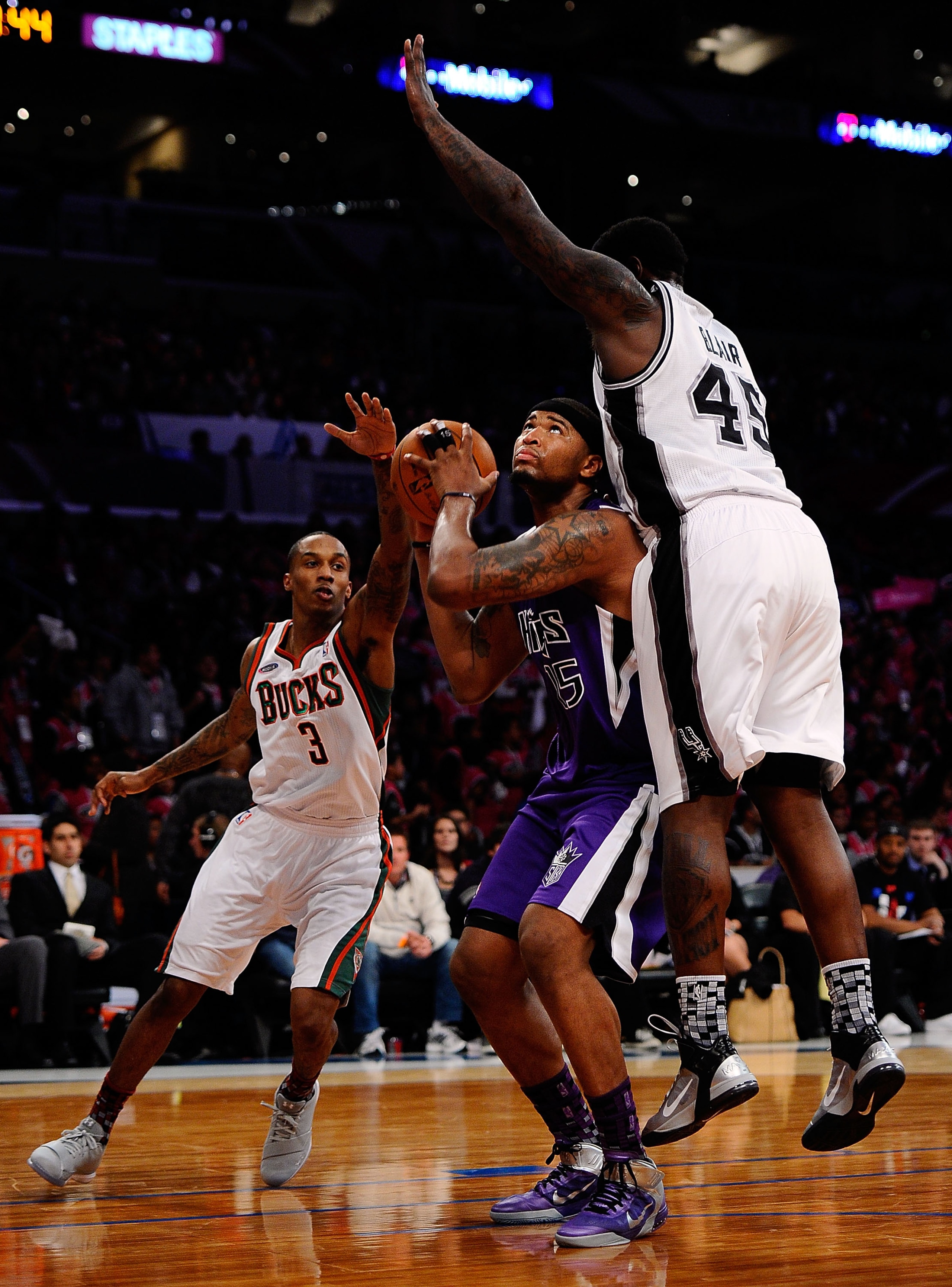 LOS ANGELES, CA - FEBRUARY 18: DeMarcus Cousins #15 of the Sacramento Kings and the Rookie Team looks to shoot over DeJuan Blair #45 of the San Antonio Spurs and the Sophomore Team during the T-Mobile Rookie Challenge and Youth Jam at Staples Center on F LOS ANGELES, CA - FEBRUARY 18: DeMarcus Cousins #15 of the Sacramento Kings and the Rookie Team looks to shoot over DeJuan Blair #45 of the San Antonio Spurs and the Sophomore Team during the T-Mobile Rookie Challenge and Youth Jam at Staples Center on F