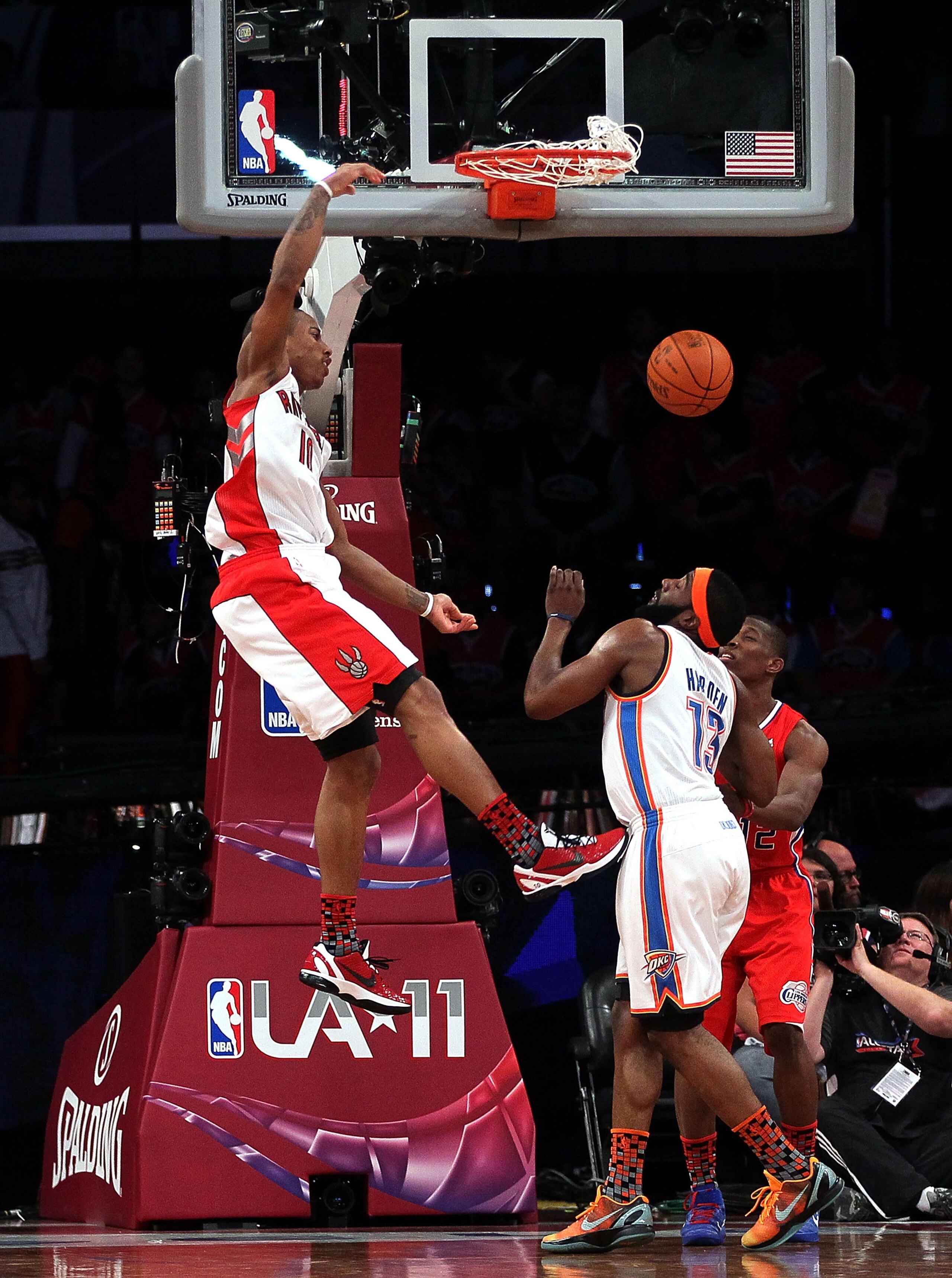 LOS ANGELES, CA - FEBRUARY 18: DeMar DeRozan #10 of the Toronto Raptors and the Sophomore Team dunks the ball in the first half against the Sophomore Team during the T-Mobile Rookie Challenge and Youth Jam at Staples Center on February 18, 2011 in Los An LOS ANGELES, CA - FEBRUARY 18: DeMar DeRozan #10 of the Toronto Raptors and the Sophomore Team dunks the ball in the first half against the Sophomore Team during the T-Mobile Rookie Challenge and Youth Jam at Staples Center on February 18, 2011 in Los An