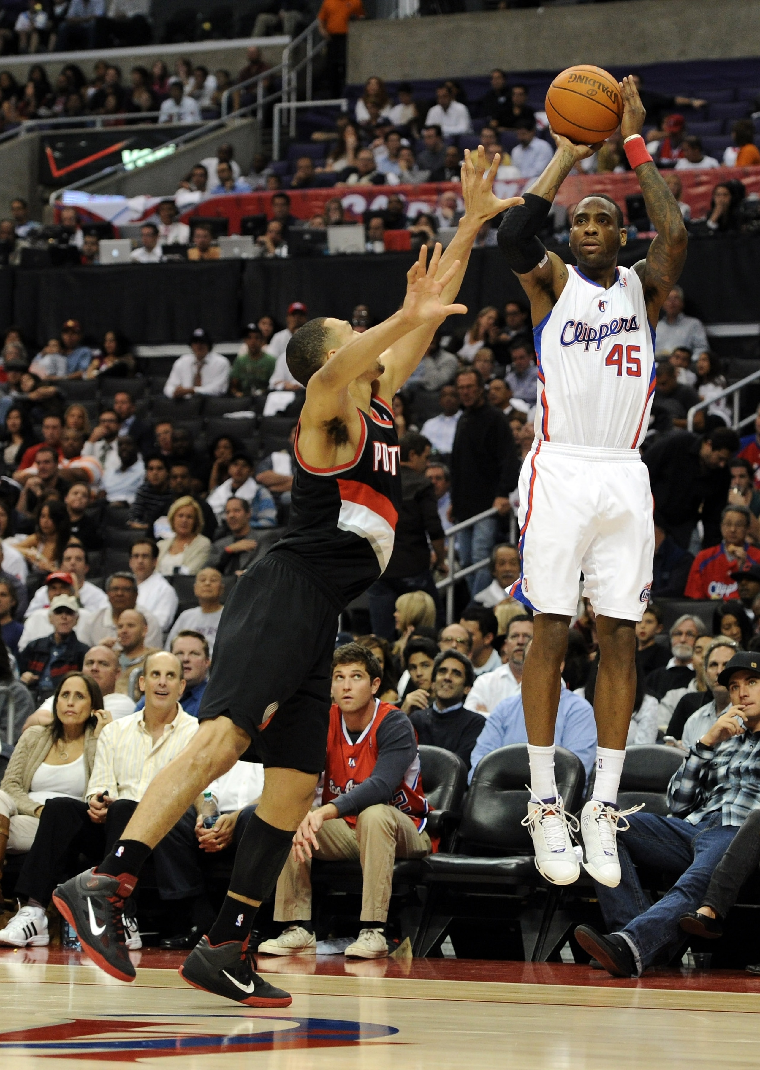 LOS ANGELES, CA - OCTOBER 27:  Rasual Butler #45 of the Los Angeles Clippers shoots a jumper from the corner over Brandon Roy #7 of the Portland Trail Blazers at Staples Center on October 27, 2010 in Los Angeles, California. NOTE TO USER: User expressly a