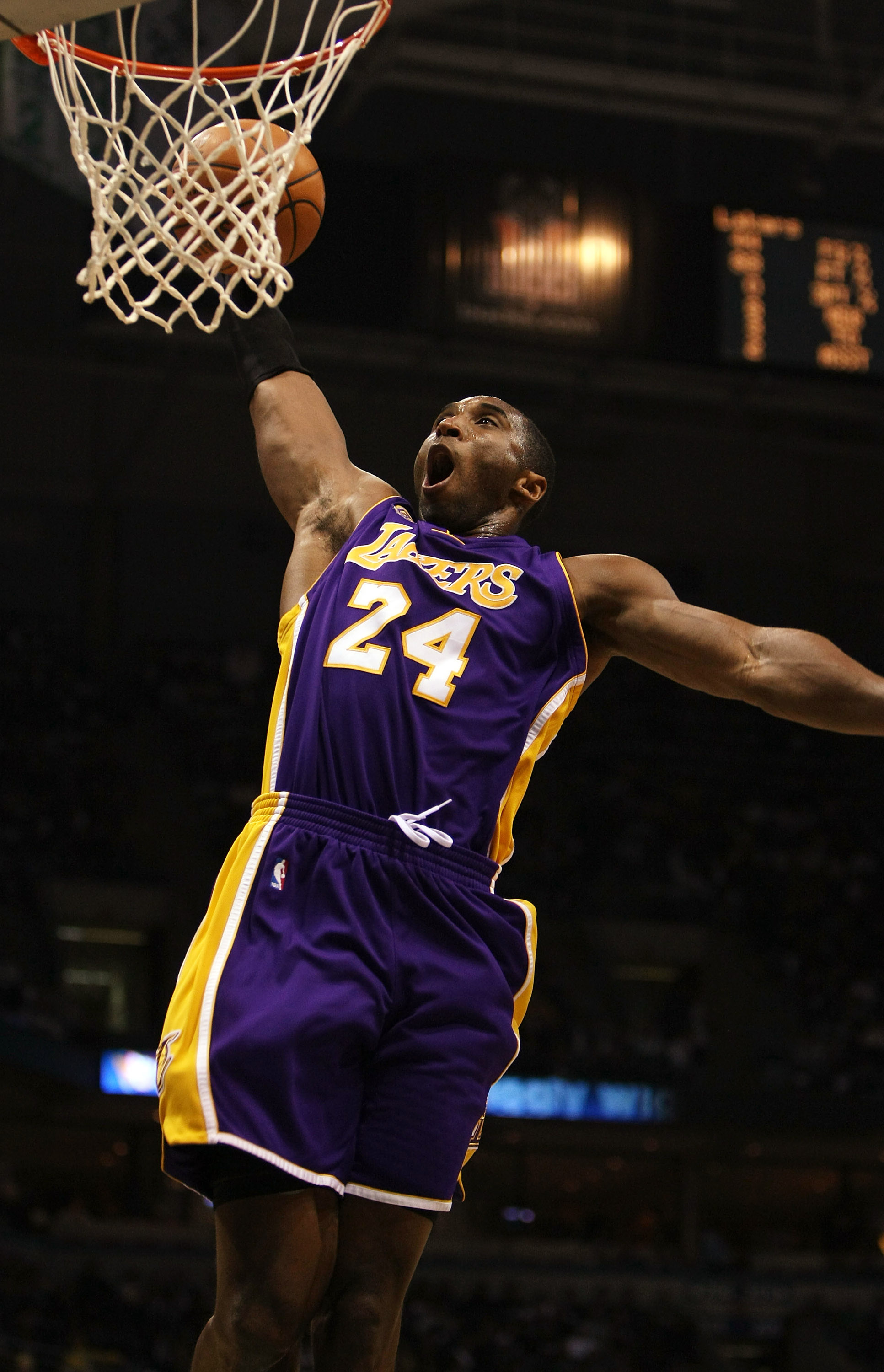 MILWAUKEE - NOVEMBER 21: Kobe Bryant#24 of the Los Angeles Lakers dunks the ball against the Milwaukee Bucks on November 21, 2007 at the Bradley Center in Milwaukee, Wisconsin. NOTE TO USER: User expressly acknowledges and agreees that, by downloading and