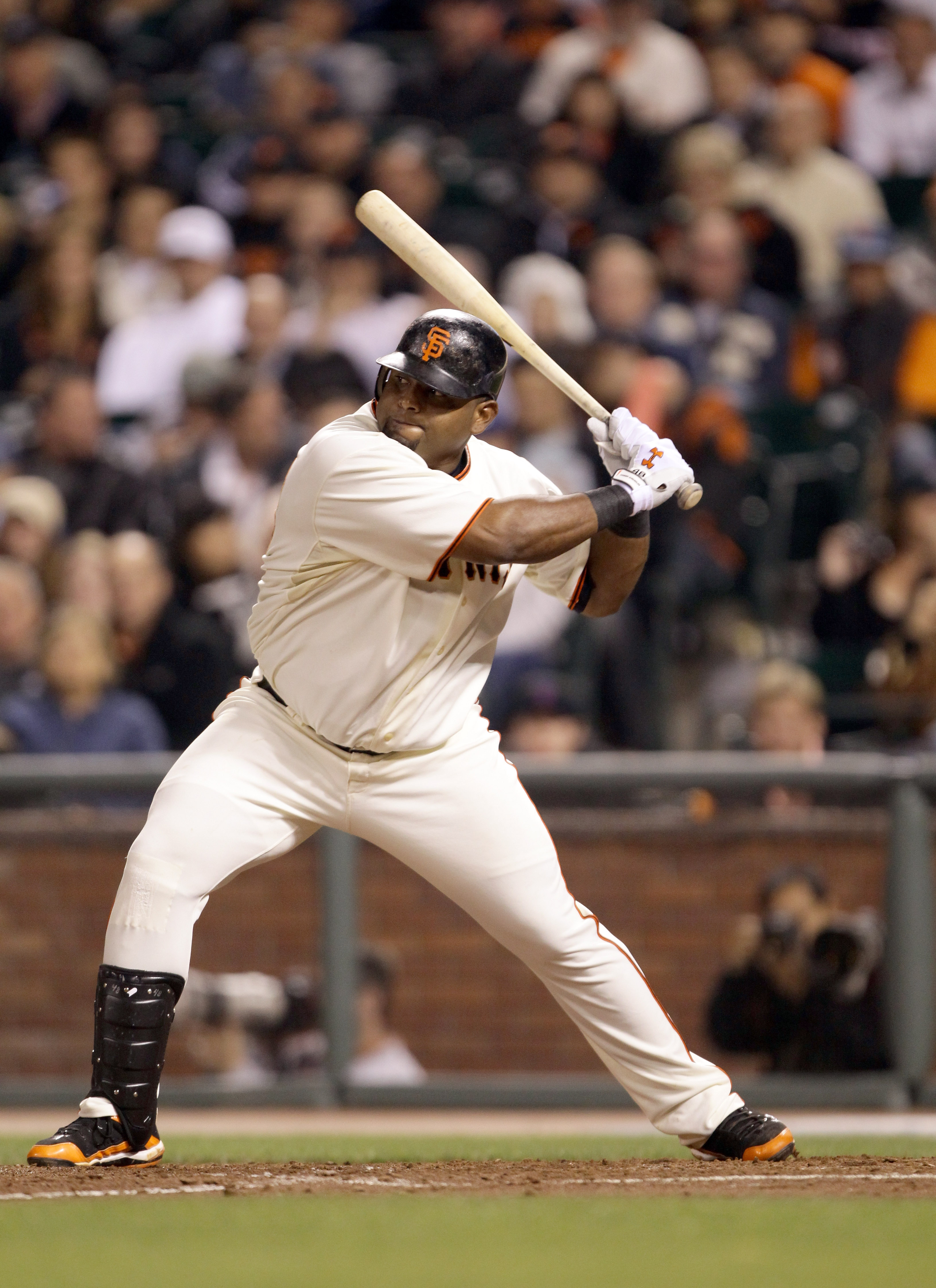 Pablo Sandoval breaks belt with mighty swing and miss