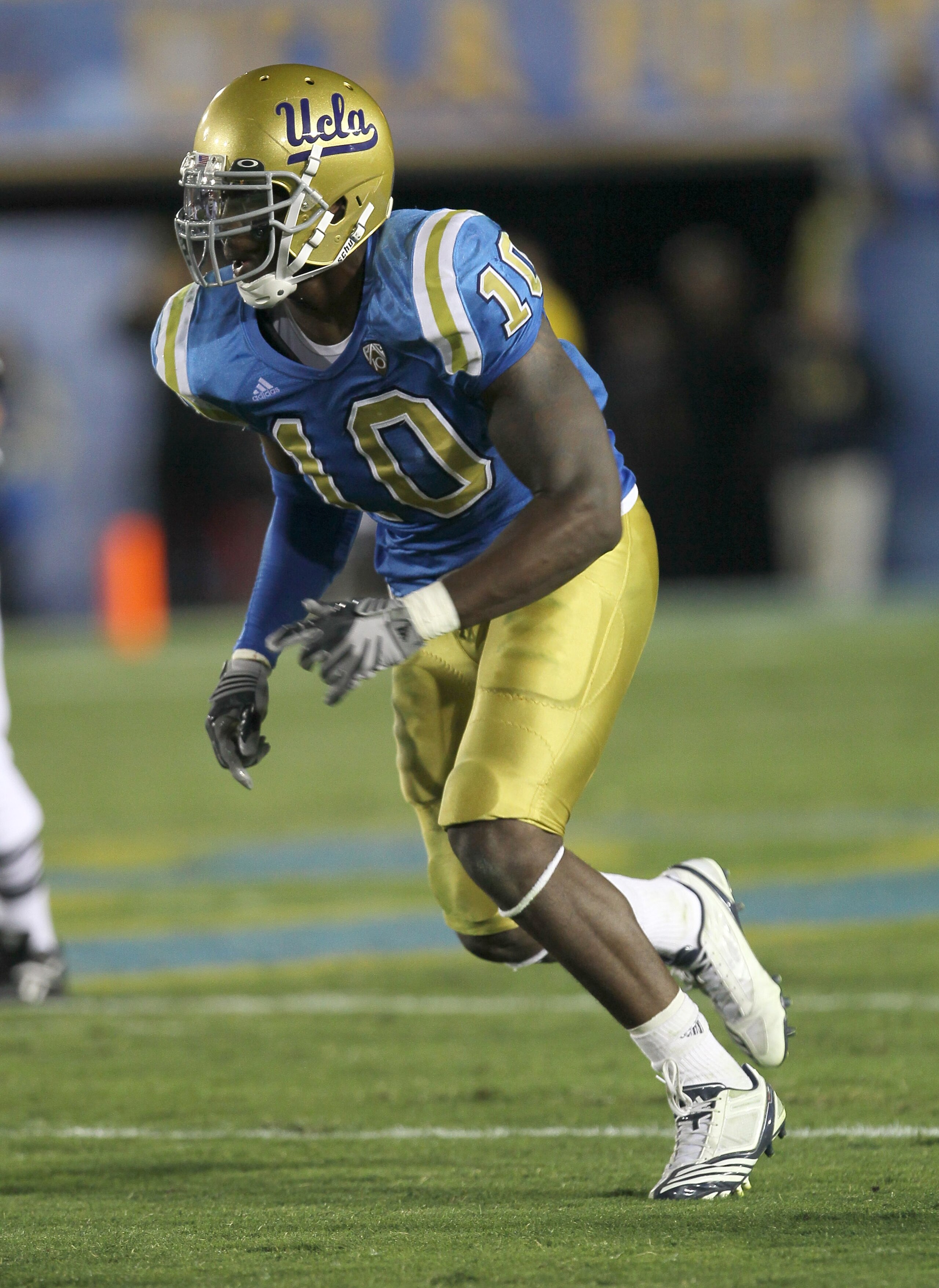PASADENA, CA - SEPTEMBER 18: Linebacker Akeem Ayers #10 of the UCLA Bruins in the game with the Houston Cougars at the Rose Bowl on September 18, 2010 in Pasadena, California. UCLA won 31-13. (Photo by Stephen Dunn/Getty Images) PASADENA, CA - SEPTEMBER 18: Linebacker Akeem Ayers #10 of the UCLA Bruins in the game with the Houston Cougars at the Rose Bowl on September 18, 2010 in Pasadena, California. UCLA won 31-13. (Photo by Stephen Dunn/Getty Images)