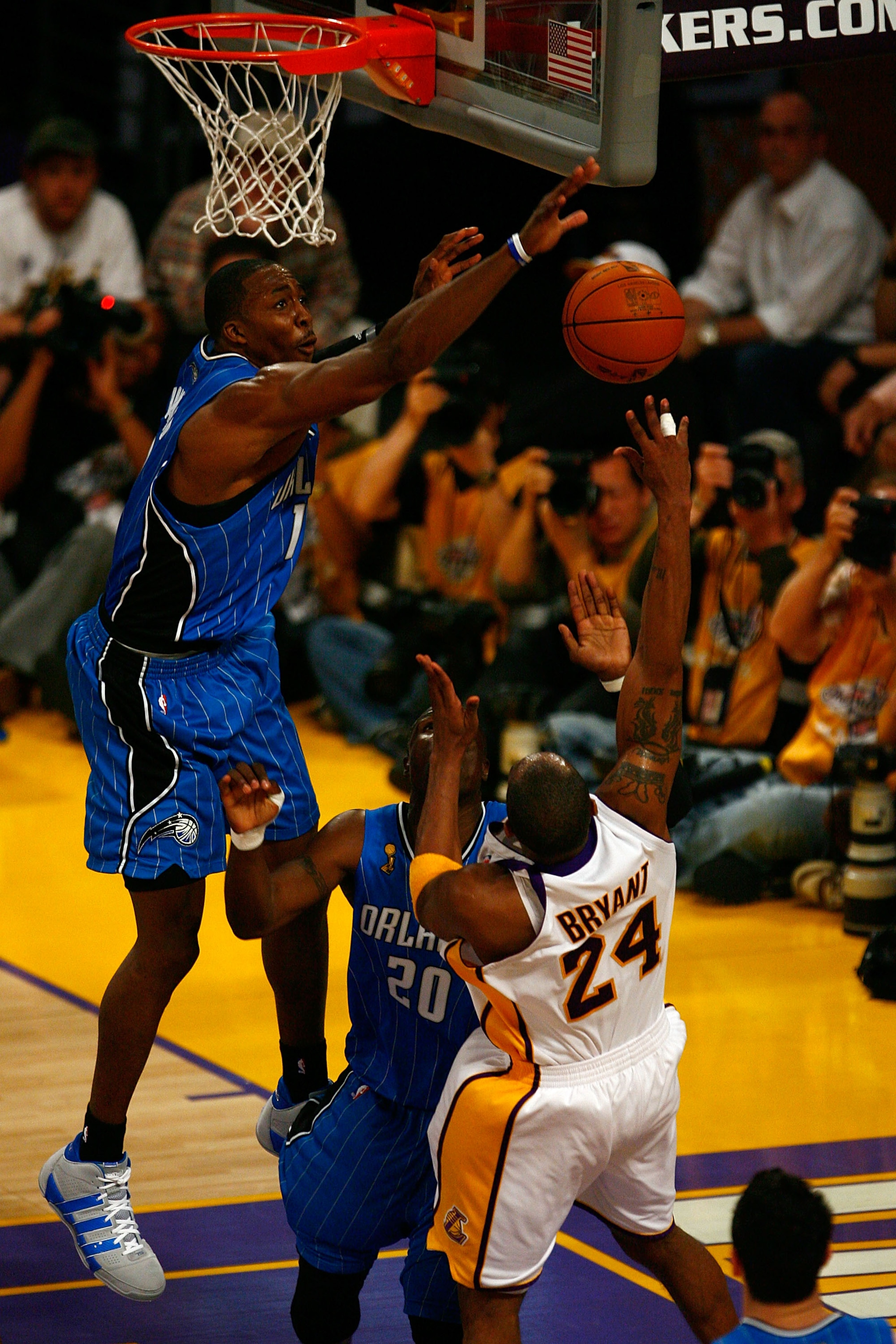 LOS ANGELES, CA - JUNE 07: Dwight Howard #12 of the Orlando Magic jumps up to block a shot by Kobe Bryant #24 of the Los Angeles Lakers in Game Two of the 2009 NBA Finals at Staples Center on June 7, 2009 in Los Angeles, California. NOTE TO USER: User ex LOS ANGELES, CA - JUNE 07: Dwight Howard #12 of the Orlando Magic jumps up to block a shot by Kobe Bryant #24 of the Los Angeles Lakers in Game Two of the 2009 NBA Finals at Staples Center on June 7, 2009 in Los Angeles, California. NOTE TO USER: User ex