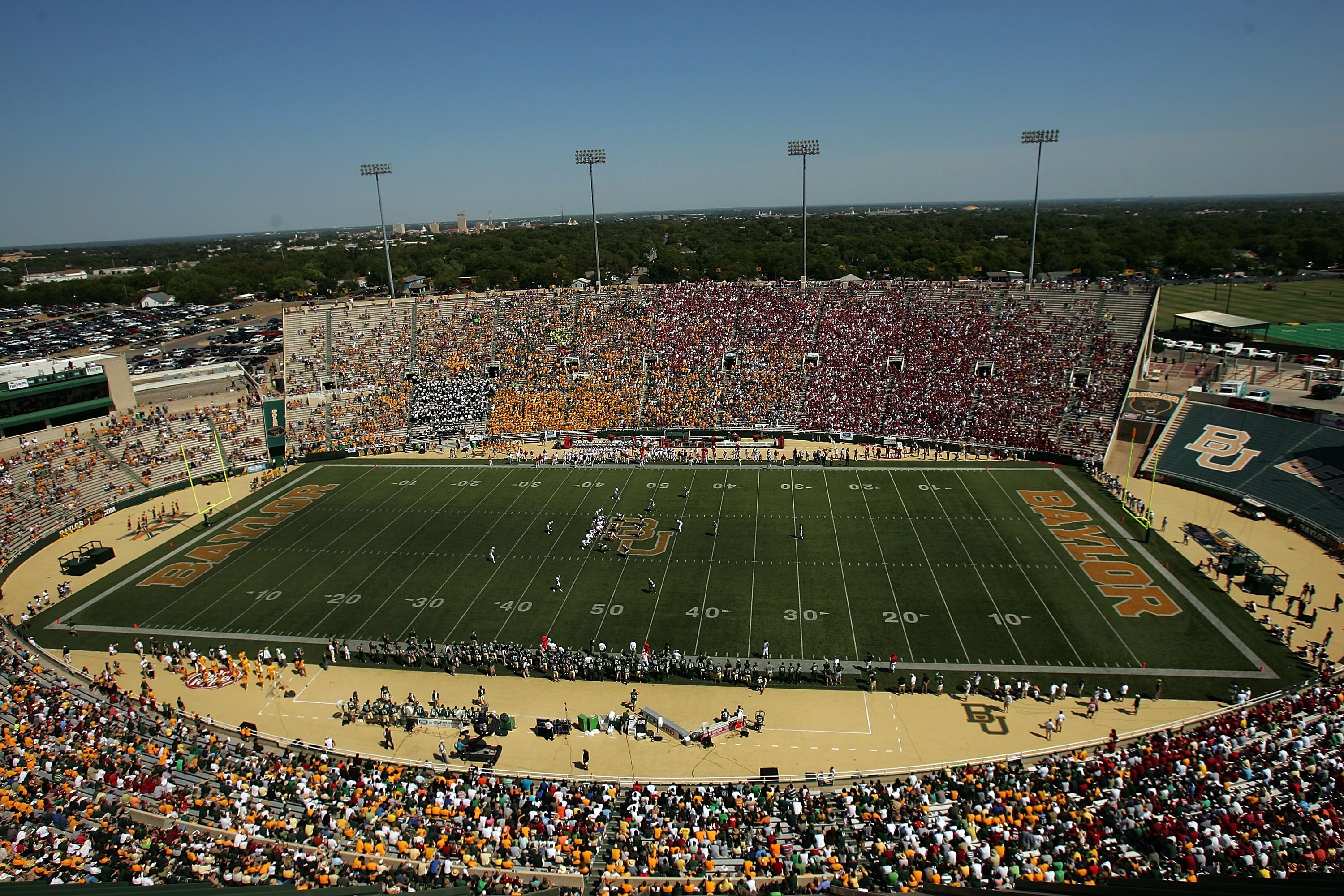 WACO, TX - OCTOBER 04:  A general view of play between the Oklahoma Sooners and the Baylor Bears at Floyd Casey Stadium on October 4, 2008 in Waco, Texas.  (Photo by Ronald Martinez/Getty Images)