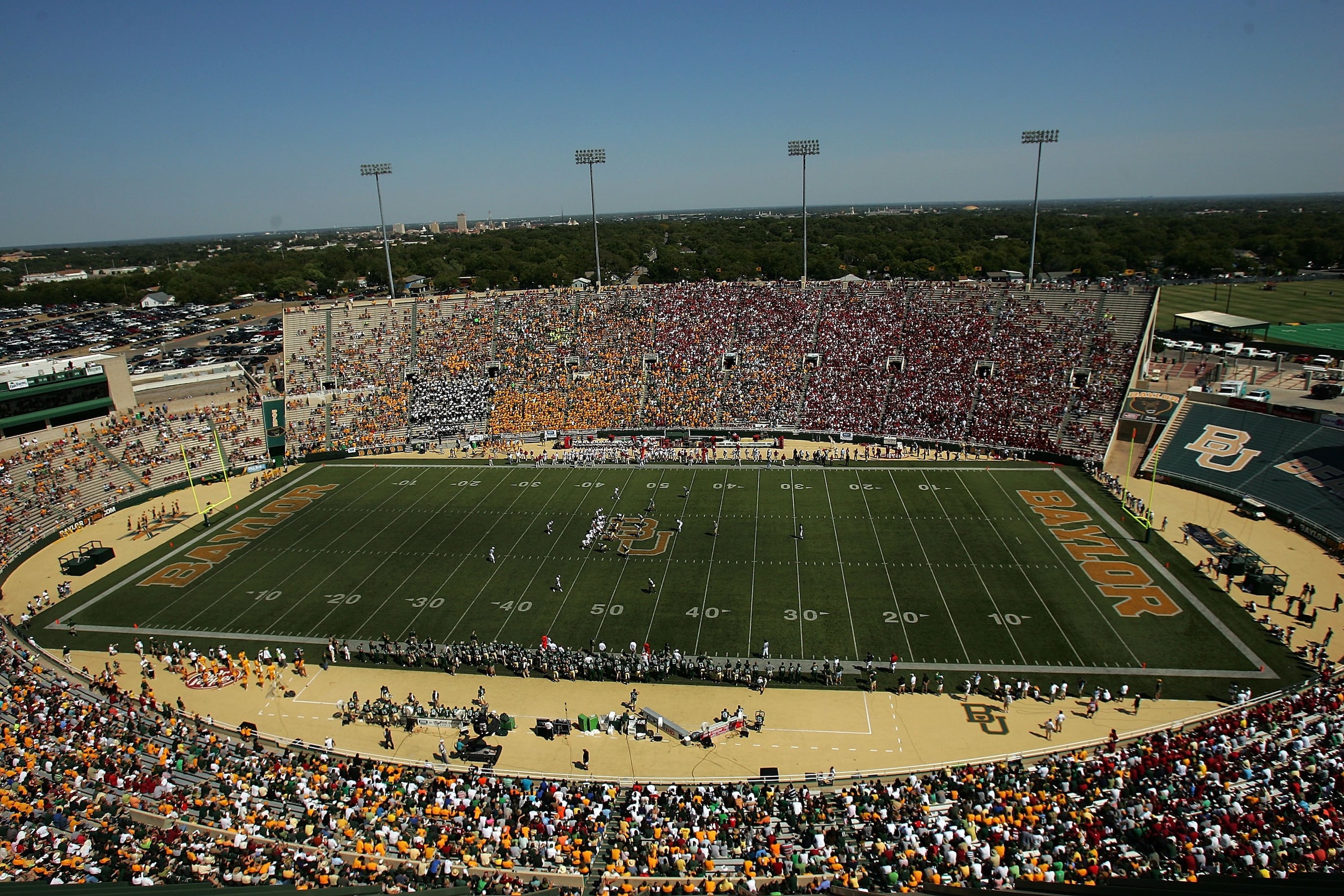 WACO, TX - OCTOBER 04:  A general view of play between the Oklahoma Sooners and the Baylor Bears at Floyd Casey Stadium on October 4, 2008 in Waco, Texas.  (Photo by Ronald Martinez/Getty Images)