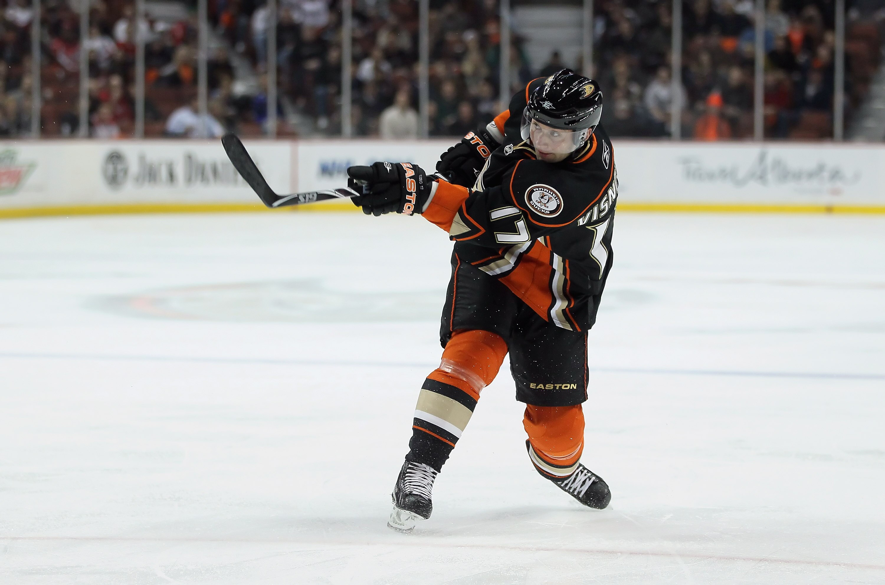 ANAHEIM, CA - FEBRUARY 16:  Lubomir Visnovsky #17 of the Anaheim Ducks skates against the Washington Capitals at the Honda Center on February 16, 2011 in Anaheim, California.  (Photo by Jeff Gross/Getty Images)