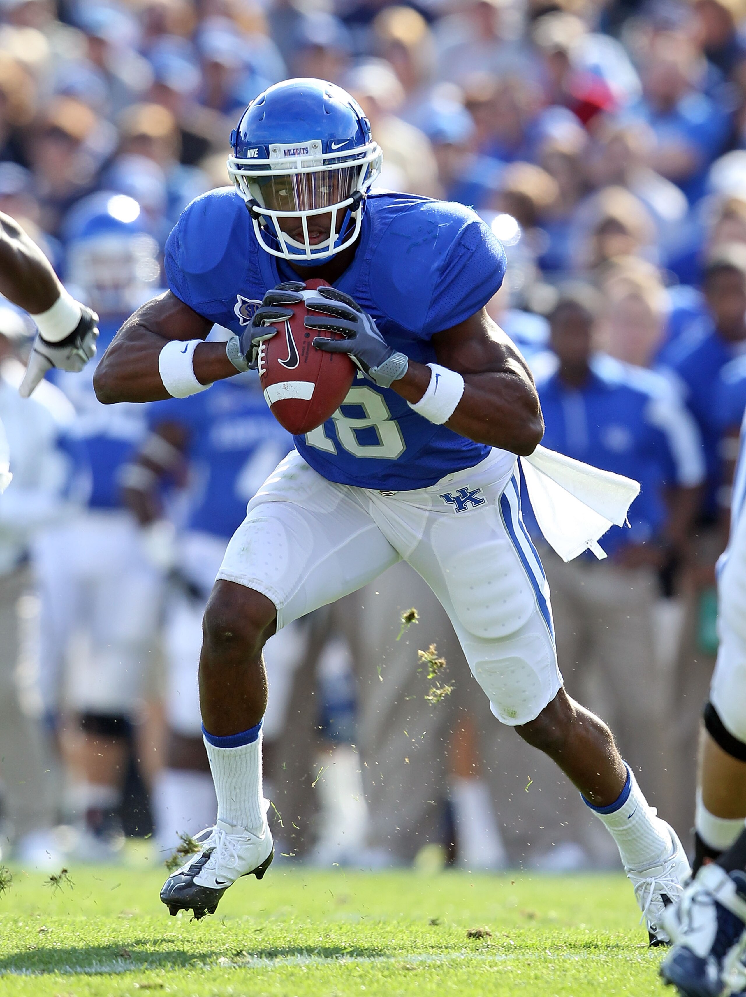 LEXINGTON, KY - NOVEMBER 13: Randall Cobb #18 of the Kentucky Wildcats runs with the ball during the game against the Vanderbilt Commodores at Commonwealth Stadium on November 13, 2010 in Lexington, Kentucky. Kentucky won 38-20. (Photo by Andy Lyons/Get LEXINGTON, KY - NOVEMBER 13: Randall Cobb #18 of the Kentucky Wildcats runs with the ball during the game against the Vanderbilt Commodores at Commonwealth Stadium on November 13, 2010 in Lexington, Kentucky. Kentucky won 38-20. (Photo by Andy Lyons/Get
