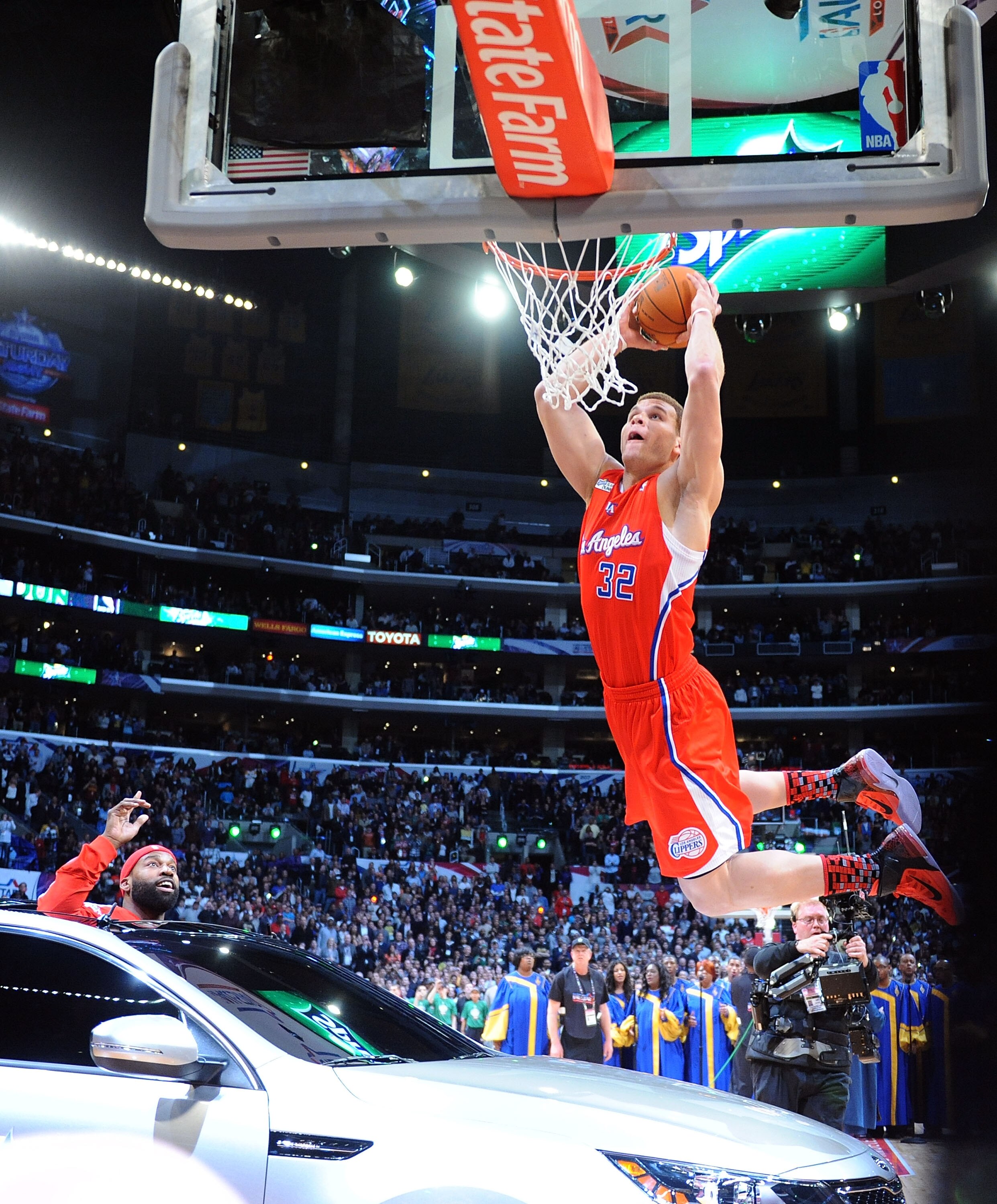 LOS ANGELES, CA - FEBRUARY 19:  Blake Griffin #32 of the Los Angeles Clippers dunks the ball over a car in the final round of the Sprite Slam Dunk Contest apart of NBA All-Star Saturday Night at Staples Center on February 19, 2011 in Los Angeles, Californ