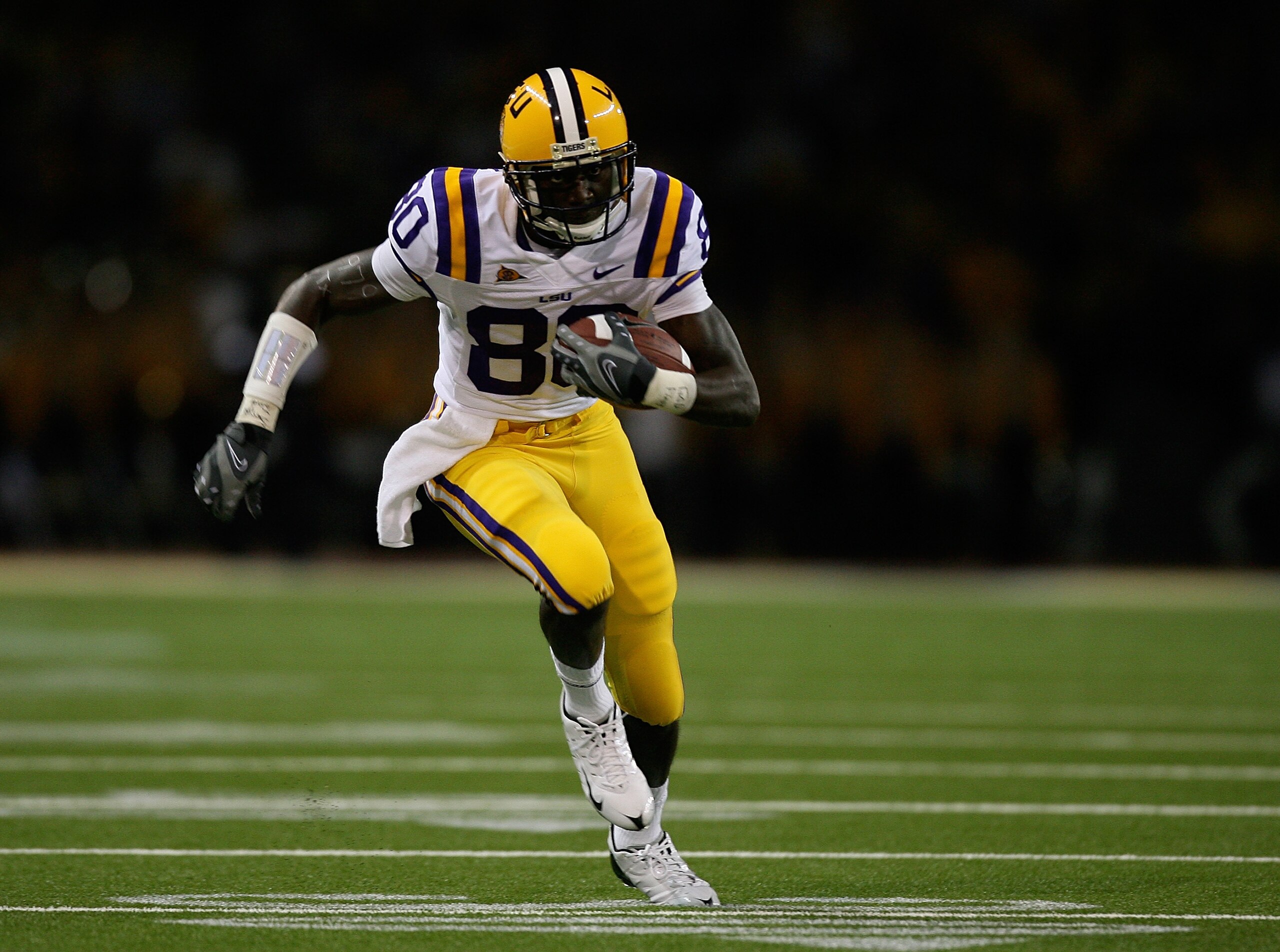 SEATTLE - SEPTEMBER 05: Wide receiver Terrance Toliver #80 of the LSU Tigers breaks loose on a touchdown play in the third quarter against the Washington Huskies on September 5, 2009 at Husky Stadium in Seattle, Washington. The Tigers defeated the Huskie SEATTLE - SEPTEMBER 05: Wide receiver Terrance Toliver #80 of the LSU Tigers breaks loose on a touchdown play in the third quarter against the Washington Huskies on September 5, 2009 at Husky Stadium in Seattle, Washington. The Tigers defeated the Huskie
