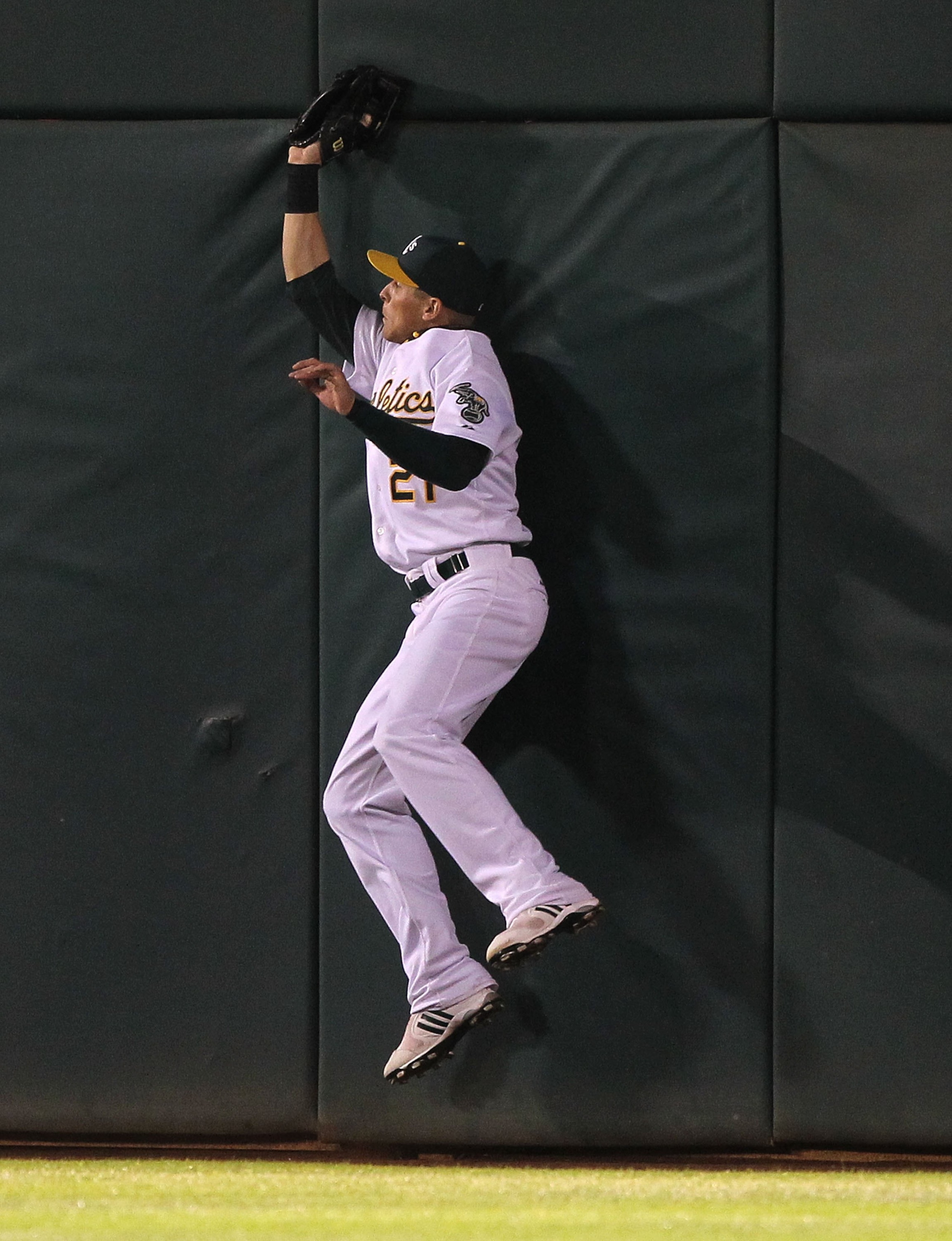 OAKLAND, CA - JUNE 04:  Ryan Sweeney #21 of the Oakland Athletics in action against the Minnesota Twins during an MLB game at the Oakland-Alameda County Coliseum on June 4, 2010 in Oakland, California.  (Photo by Jed Jacobsohn/Getty Images)