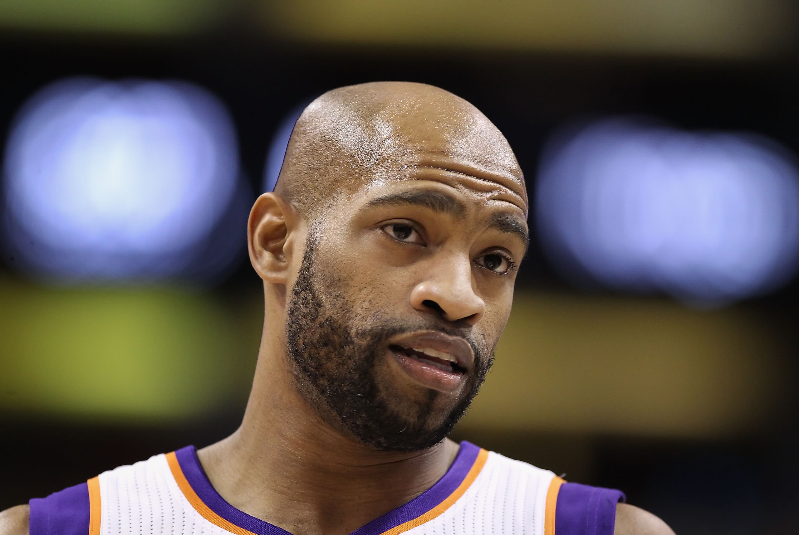 PHOENIX, AZ - FEBRUARY 13: Vince Carter #25 of the Phoenix Suns awaits a free throw shot during the NBA game against the Sacramento Kings at US Airways Center on February 13, 2011 in Phoenix, Arizona. The Kings defeated the Suns 113-108. NOTE TO USER: U PHOENIX, AZ - FEBRUARY 13: Vince Carter #25 of the Phoenix Suns awaits a free throw shot during the NBA game against the Sacramento Kings at US Airways Center on February 13, 2011 in Phoenix, Arizona. The Kings defeated the Suns 113-108. NOTE TO USER: U