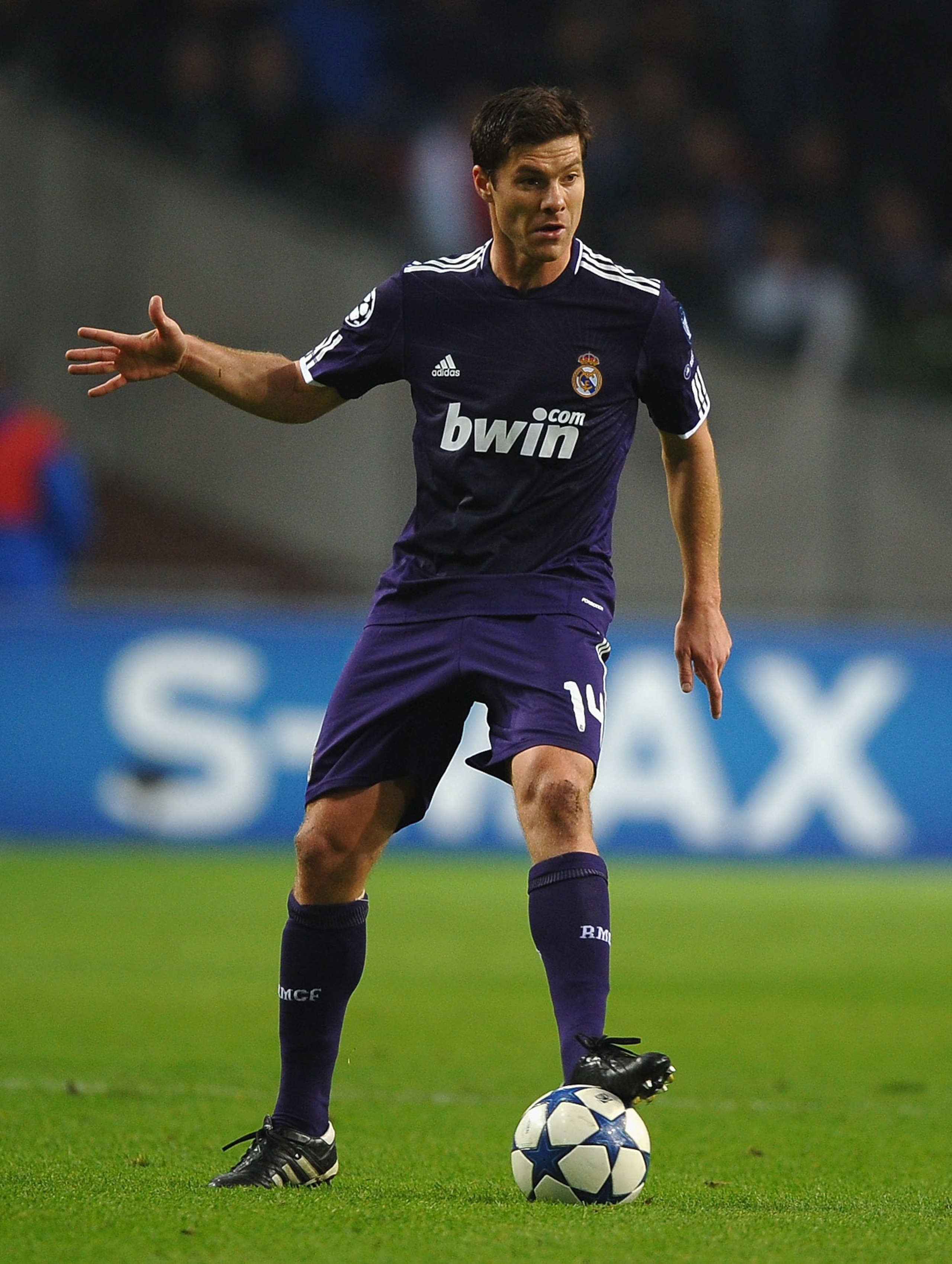 AMSTERDAM, NETHERLANDS - NOVEMBER 23: Xabi Alonso of Real Madrid in action during the UEFA Champions League Group G match between AFC Ajax and Real Madrid at the Ajax Arena on November 23, 2010 in Amsterdam, Netherlands. (Photo by Laurence Griffiths/Get AMSTERDAM, NETHERLANDS - NOVEMBER 23: Xabi Alonso of Real Madrid in action during the UEFA Champions League Group G match between AFC Ajax and Real Madrid at the Ajax Arena on November 23, 2010 in Amsterdam, Netherlands. (Photo by Laurence Griffiths/Get