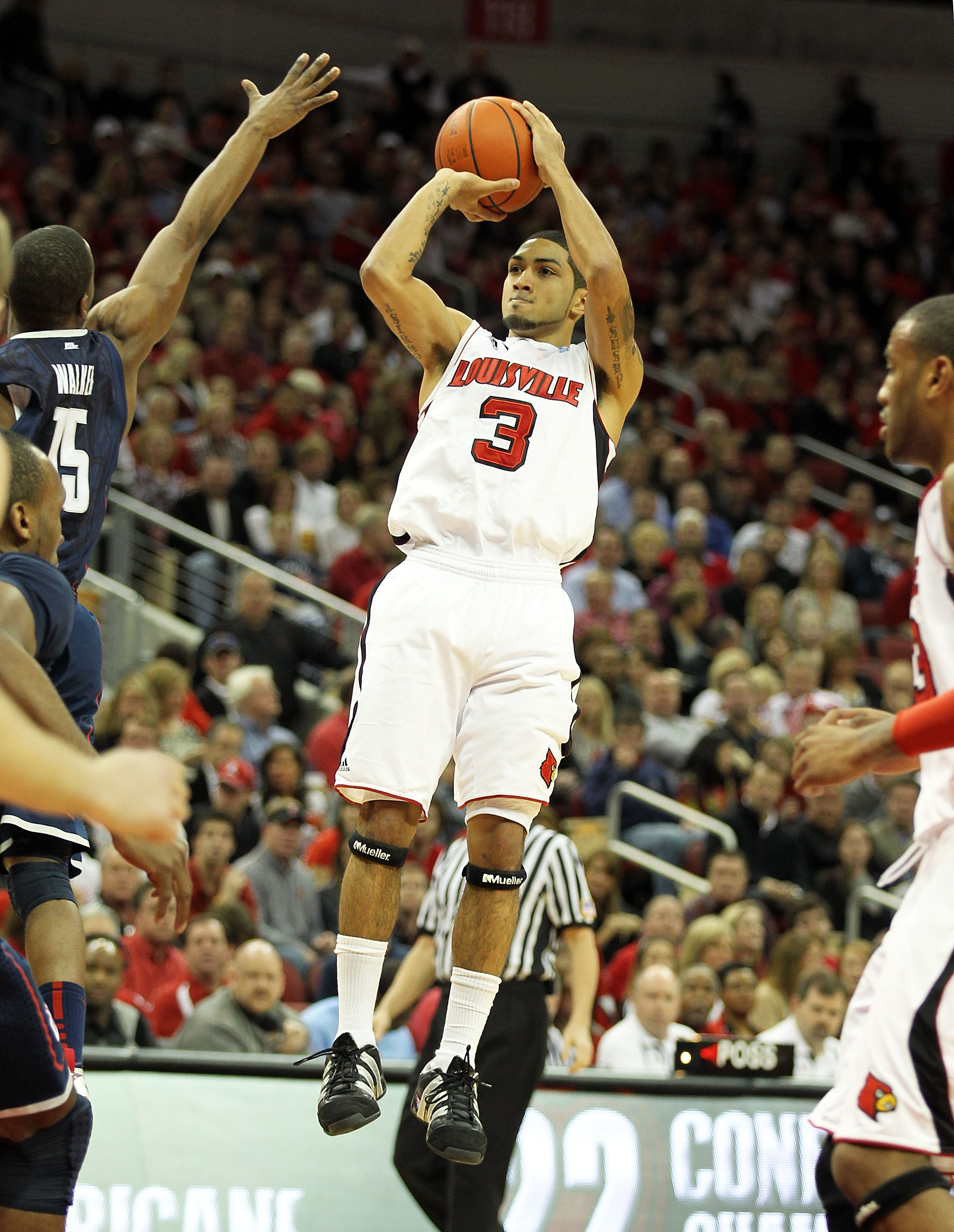 LOUISVILLE, KY - FEBRUARY 18:  Peyton Siva #3 of the Louisville Cardinals shoots the ball during the Big East Conference game against the Connecticut Huskies at the KFC Yum! Center on February 18, 2011 in Louisville, Kentucky.  (Photo by Andy Lyons/Getty