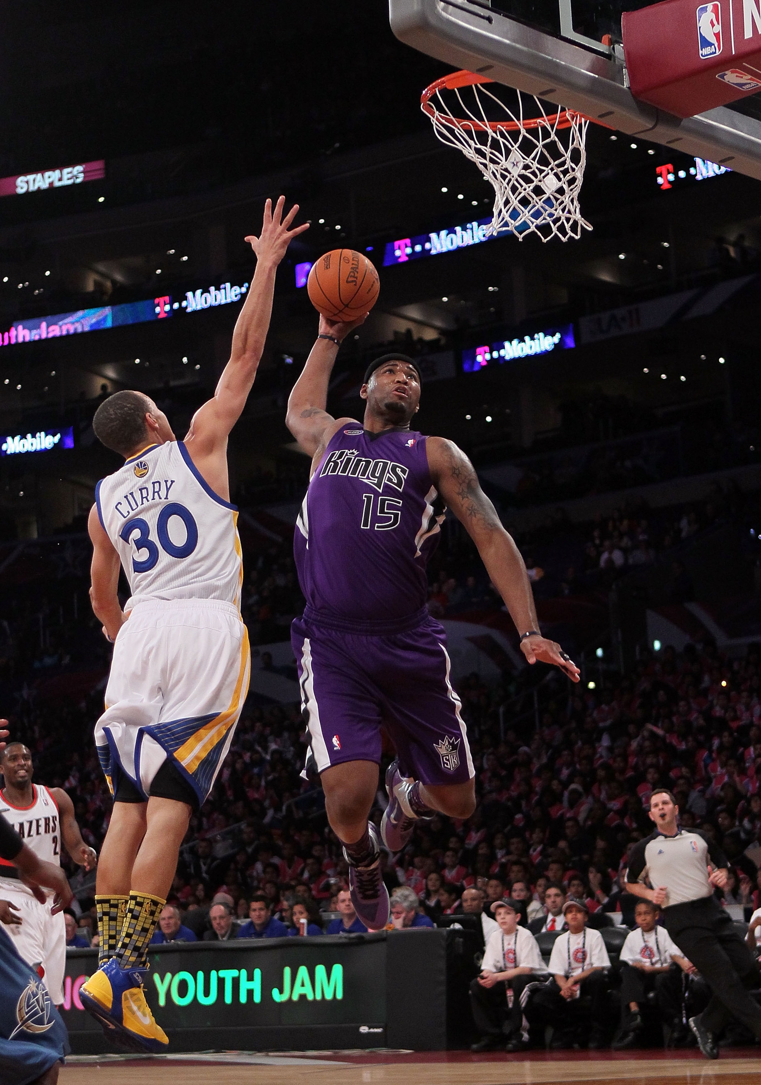 LOS ANGELES, CA - FEBRUARY 18:  DeMarcus Cousins #15 of the Sacramento Kings and the Rookie Team goes up for a dunk over Stephen Curry #30 of the Golden State Warriors and the Sophomore Team in the first half during the T-Mobile Rookie Challenge and Youth