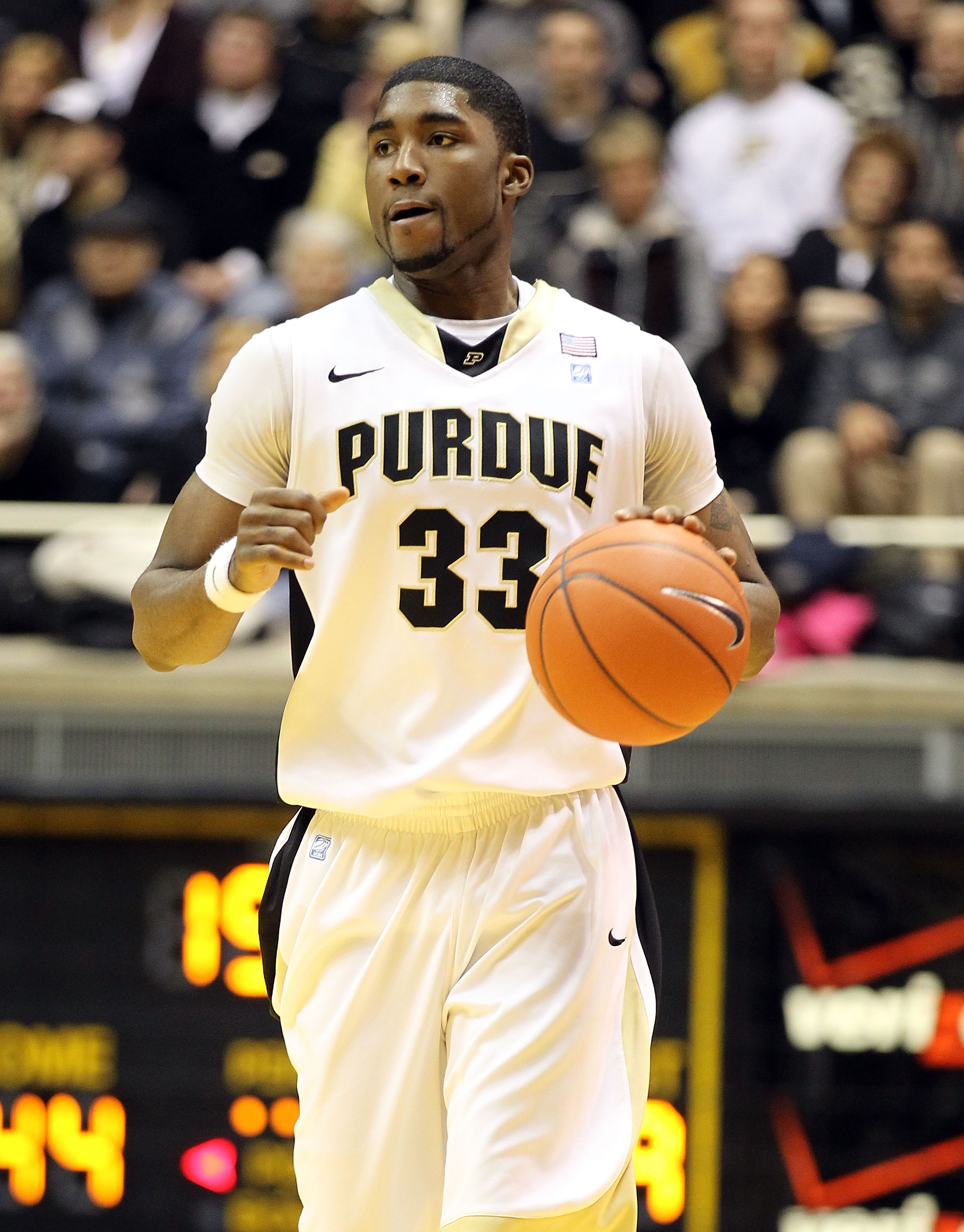 WEST LAFAYETTE, IN - JANUARY 09:  E' Twaun Moore #33 of the Purdue Boilermakers brings the ball up court against the Iowa Hawkeyes during the Big Ten Conference game at Mackey Arena on January 9, 2011 in West Lafayette, Indiana. Purdue won 75-52.  (Photo