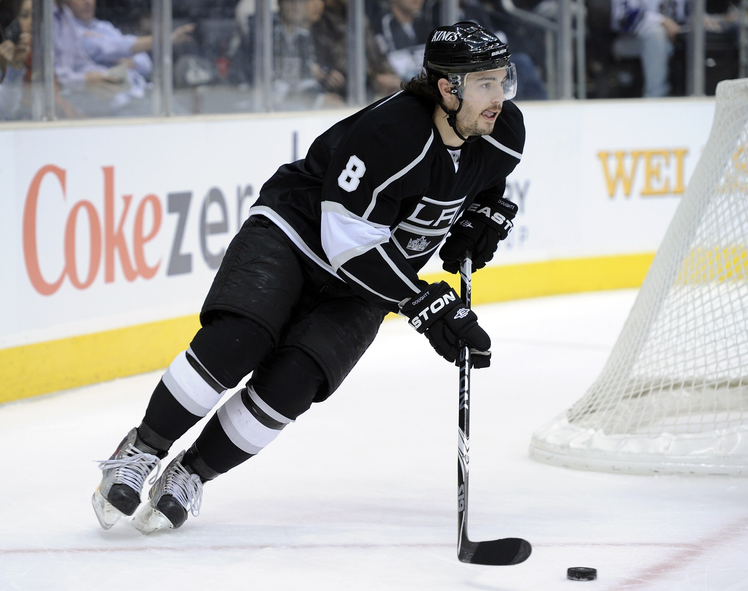 LOS ANGELES, CA - JANUARY 20:  Drew Doughty #8 of the Los Angeles Kings starts a rush from behind the net against the Phoenix Coyotes at the Staples Center on January 20, 2011 in Los Angeles, California.  (Photo by Harry How/Getty Images)