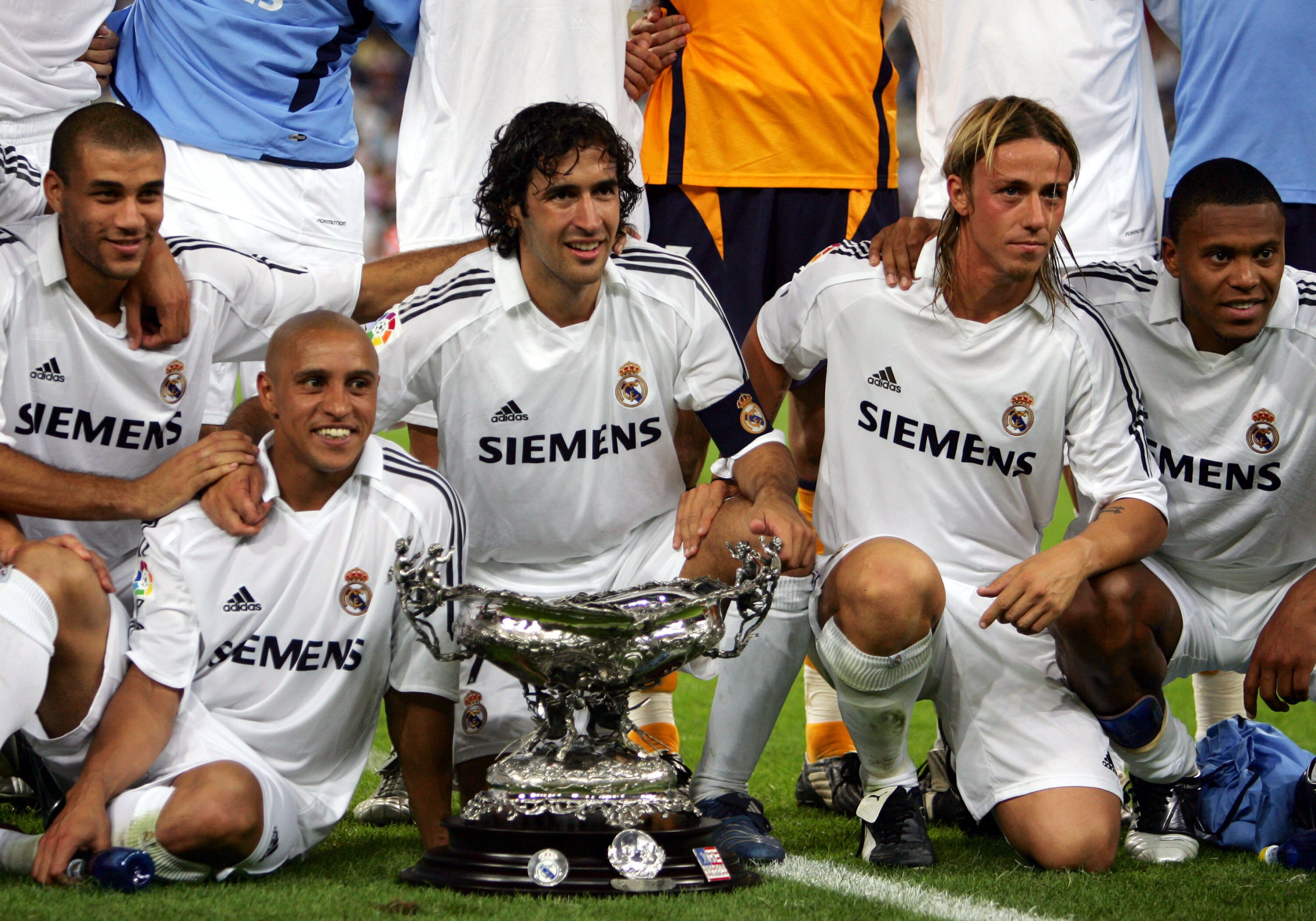 MADRID, SPAIN - AUGUST 23:  (2ndL-R) Real Madrid's Roberto Carlos, Raul Gonzalez, Jose Maria Gutierrez Hernandez and Julio Baptista pose with the Santiago Bernabeu trophy after beating a U.S. Major League Soccer all-star selection 5-0 at the Bernabeu on A