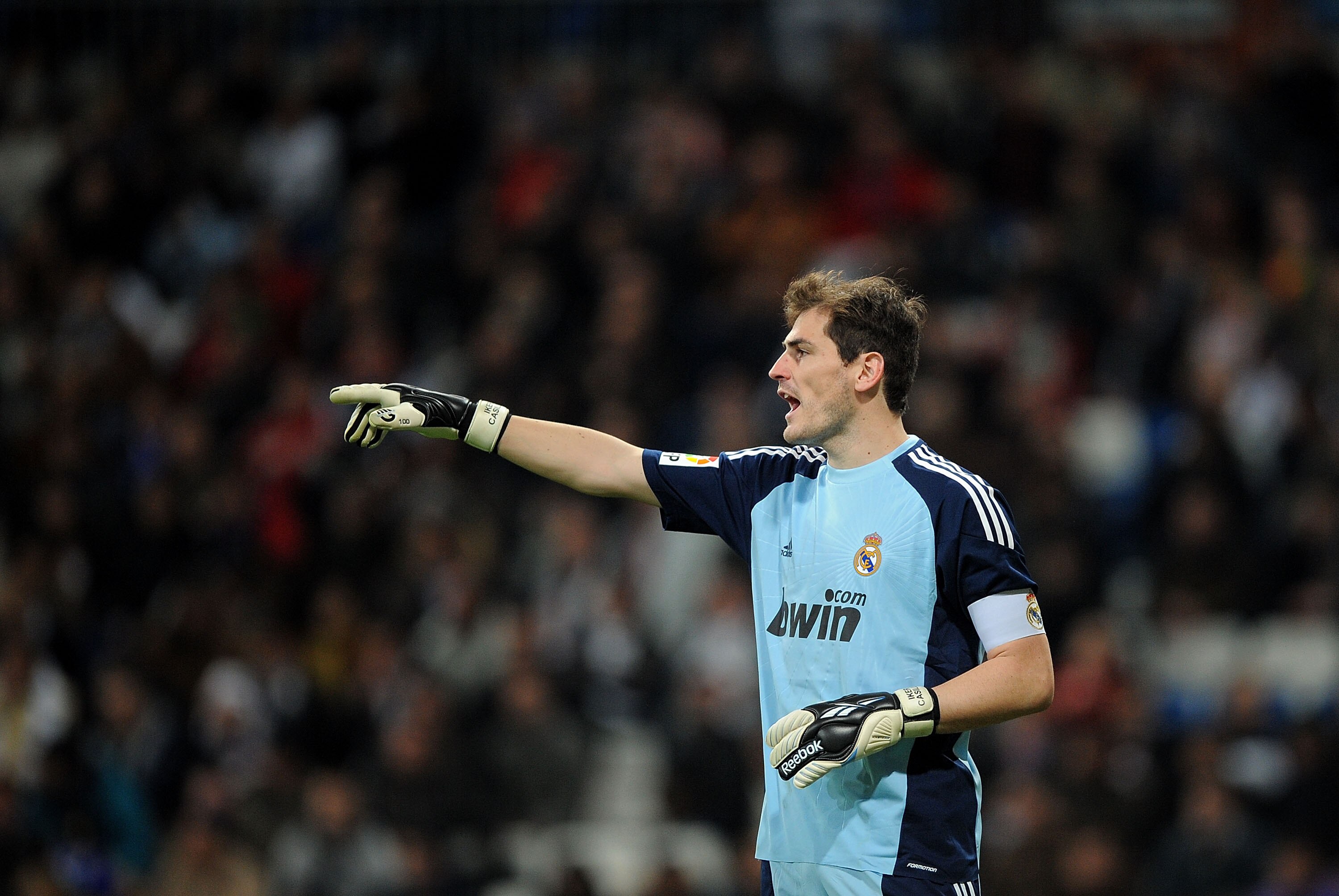 MADRID, SPAIN - FEBRUARY 02:  Iker Casillas of Real Madrid organizes the Real defence during the Copa del Rey semi-final second leg match between Real Madrid and Sevilla at Estadio Santiago Bernabeu on February 2, 2011 in Madrid, Spain.  (Photo by Denis D