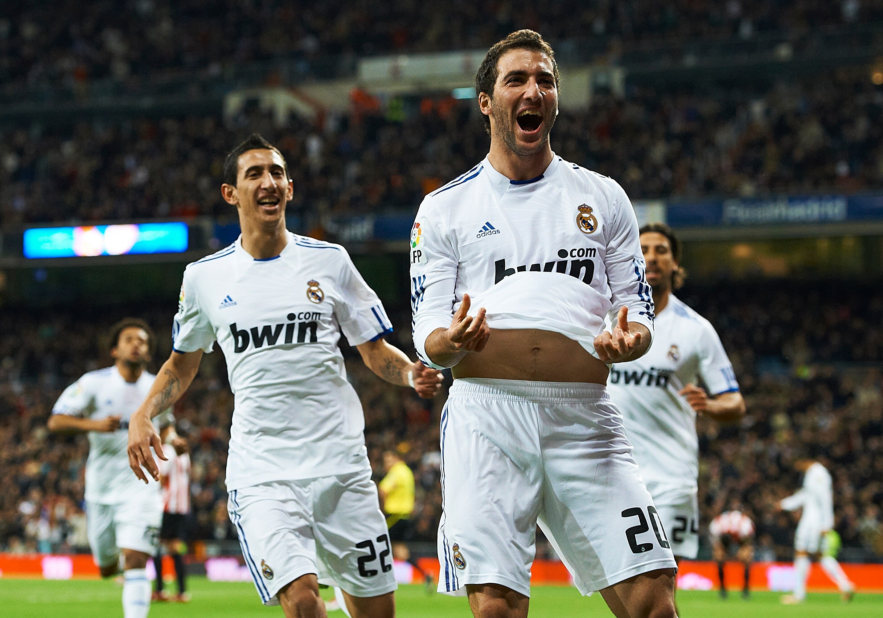 MADRID, SPAIN - NOVEMBER 20:  Gonzalo Higuain of Real Madrid celebrates after scoring the 1-0 during the la liga match between Real Madrid and Athletic Bilbao at Estadio Santiago Bernabeu on November 20, 2010 in Madrid, Spain.  (Photo by Manuel Queimadelo