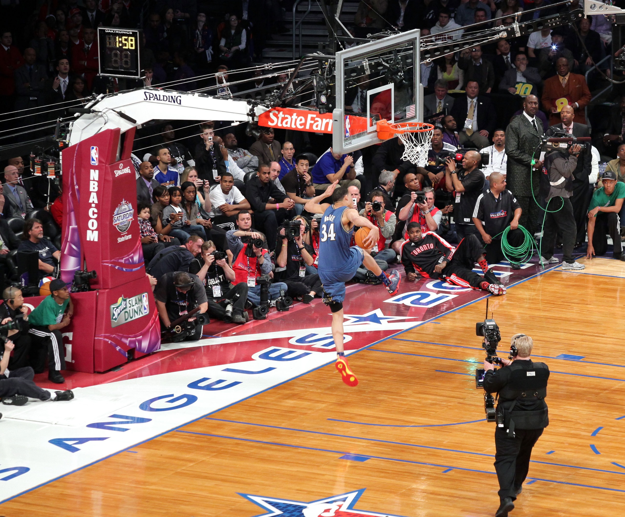 LOS ANGELES, CA - FEBRUARY 19: JaVale McGee #34 of the Washington Wizards dunks in the Sprite Slam Dunk Contest apart of NBA All-Star Saturday Night at Staples Center on February 19, 2011 in Los Angeles, California. NOTE TO USER: User expressly acknowled LOS ANGELES, CA - FEBRUARY 19: JaVale McGee #34 of the Washington Wizards dunks in the Sprite Slam Dunk Contest apart of NBA All-Star Saturday Night at Staples Center on February 19, 2011 in Los Angeles, California. NOTE TO USER: User expressly acknowled