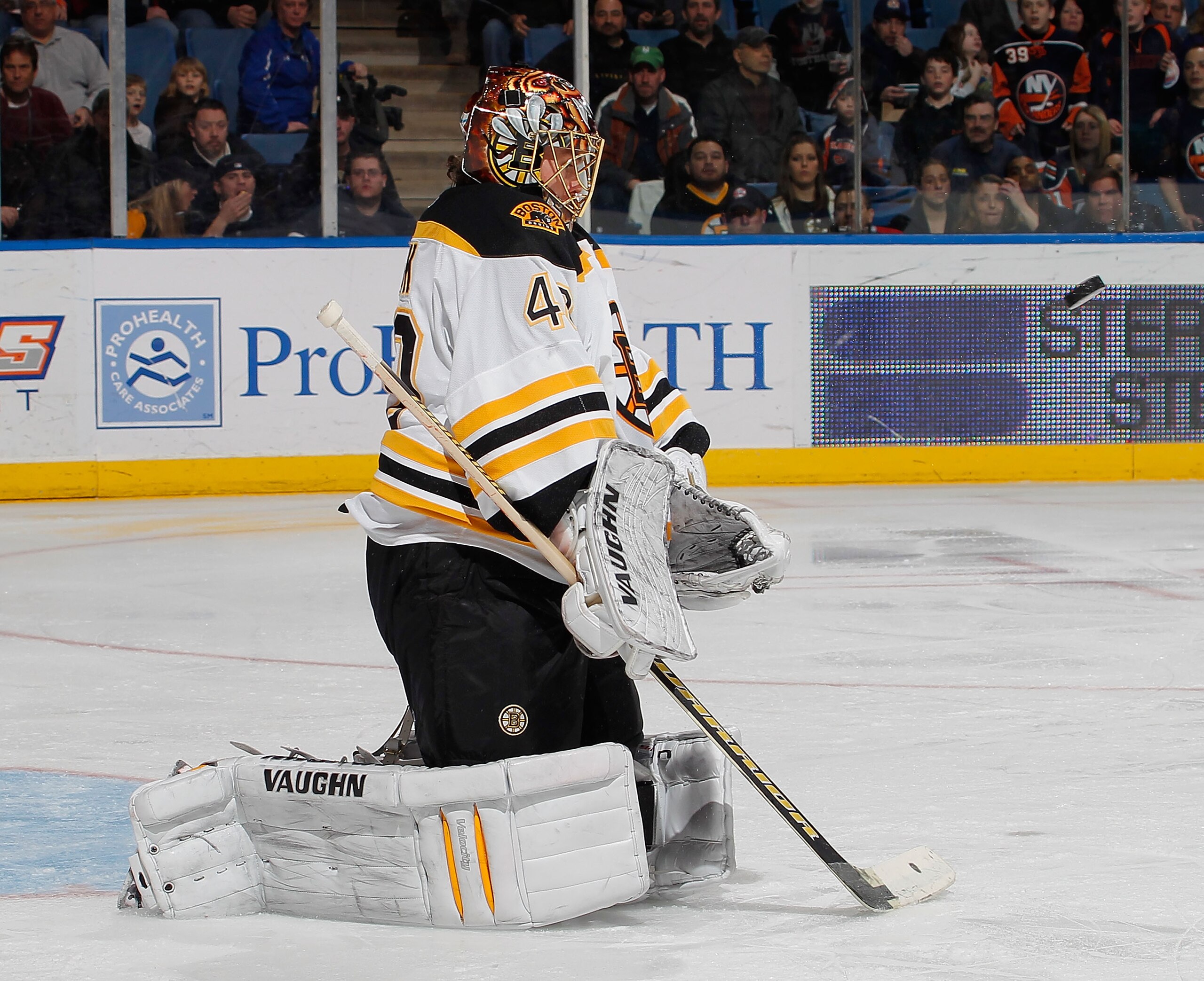 UNIONDALE, NY - FEBRUARY 17:  Goalie Tuukka Rask #40 of the Boston Bruins makes a save during an NHL hockey game against the New York Islanders at the Nassau Coliseum on February 17, 2011 in Uniondale, New York.  (Photo by Paul Bereswill/Getty Images)