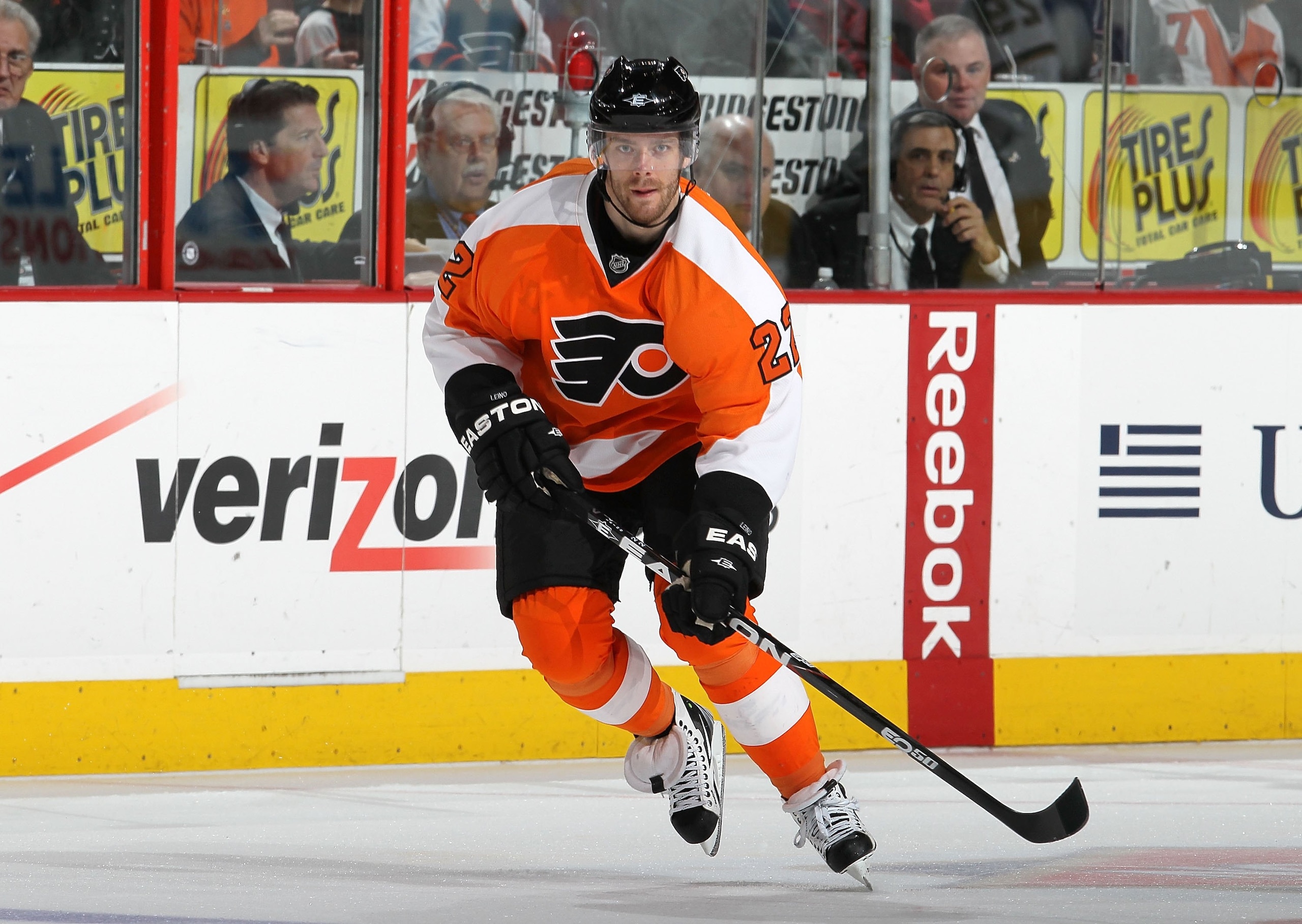 PHILADELPHIA, PA - FEBRUARY 05:  Ville Leino #22 of the Dallas Stars skates against the Philadelphia Flyers on February 5, 2011 at Wells Fargo Center in Philadelphia, Pennsylvania. The Flyers defeated the Stars 3-1.  (Photo by Jim McIsaac/Getty Images)
