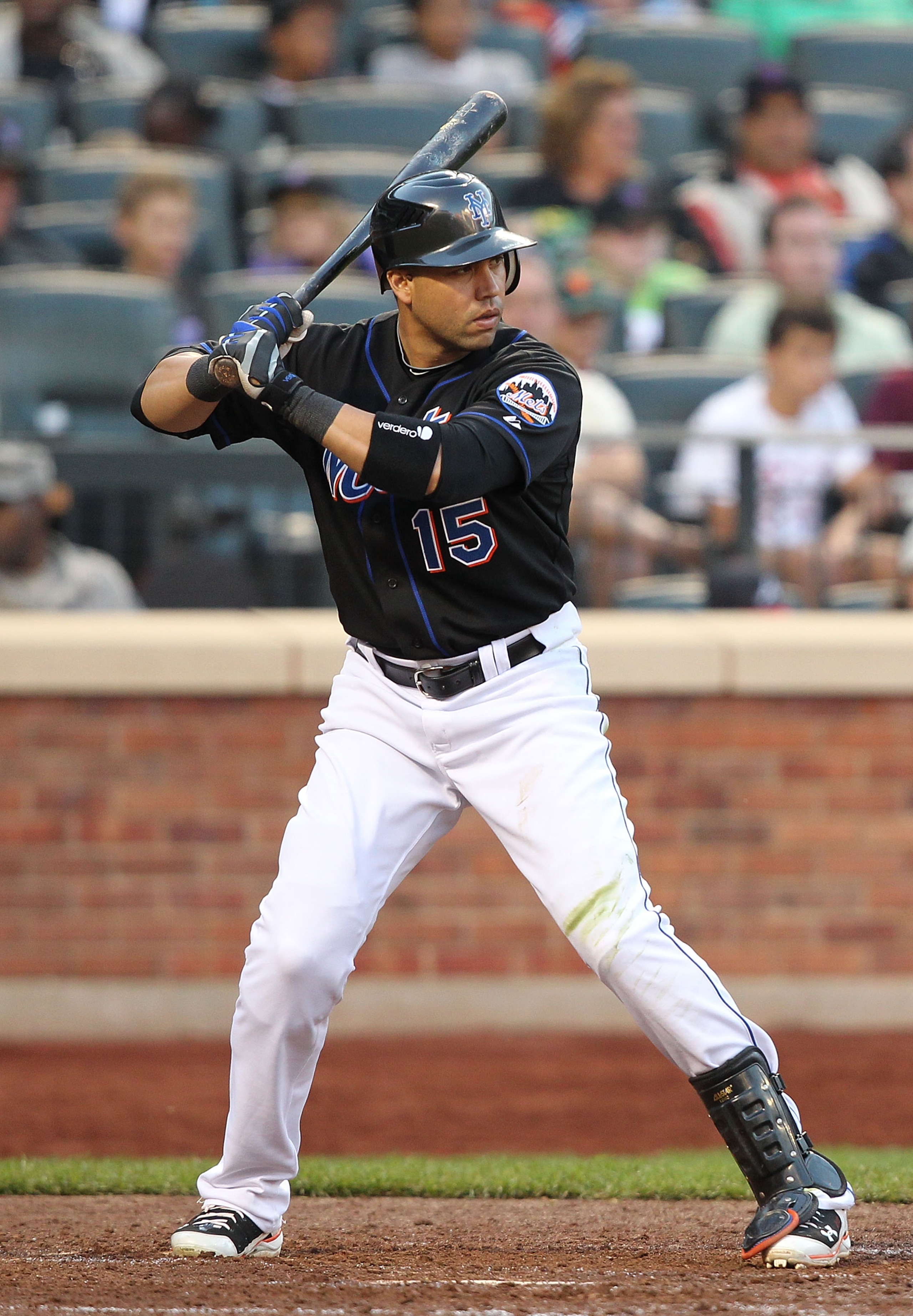 NEW YORK - SEPTEMBER 18:  Carlos Beltran #15 of the New York Mets in action against the Atlanta Braves during their game on September 18, 2010 at Citi Field in the Flushing neighborhood of the Queens borough of New York City.  (Photo by Al Bello/Getty Ima