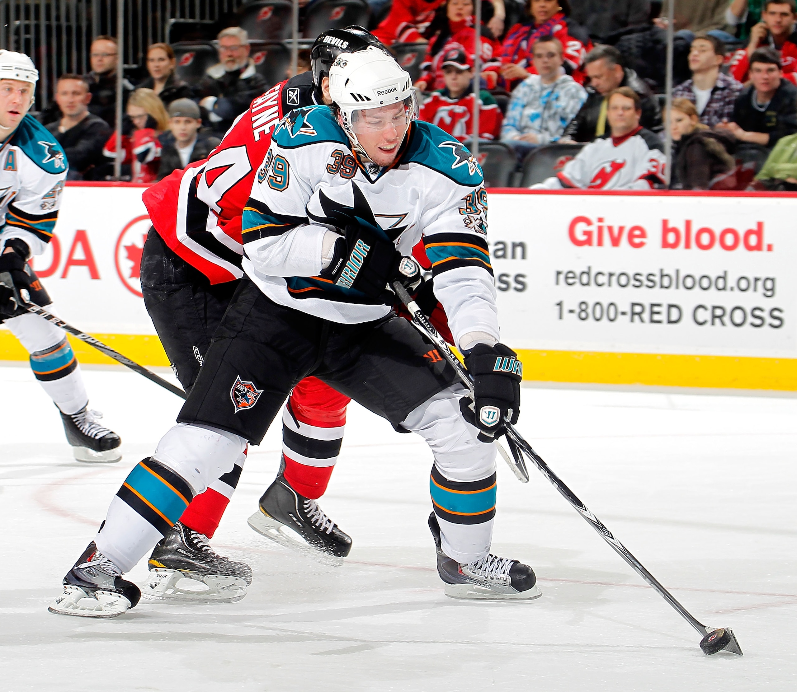 NEWARK, NJ - FEBRUARY 11: Logan Couture #39 of the San Jose Sharks skates during an NHL hockey game against the New Jersey Devils on February 11, 2011 at the Prudential Center in Newark, New Jersey. (Photo by Paul Bereswill/Getty Images) NEWARK, NJ - FEBRUARY 11: Logan Couture #39 of the San Jose Sharks skates during an NHL hockey game against the New Jersey Devils on February 11, 2011 at the Prudential Center in Newark, New Jersey. (Photo by Paul Bereswill/Getty Images)