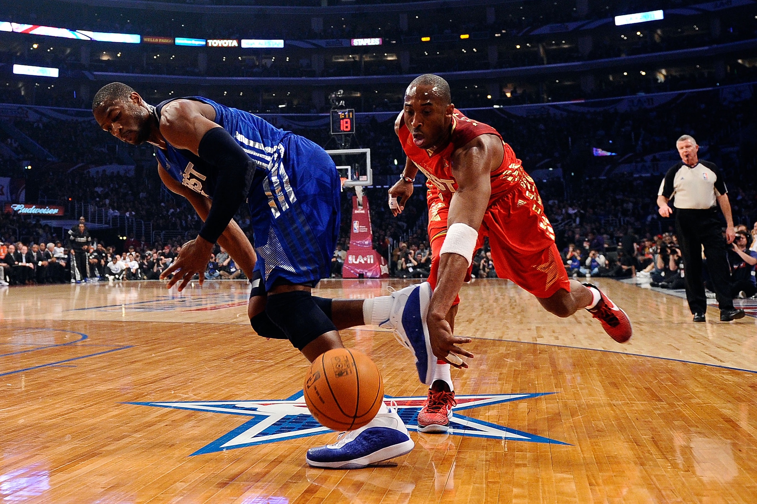 LOS ANGELES, CA - FEBRUARY 20:  Kobe Bryant #24 of the Los Angeles Lakers and the Western Conference attempts to steal the ball from Dwyane Wade #3 of the Miami Heat and the Eastern Conference in the first quarter of the 2011 NBA All-Star Game at Staples