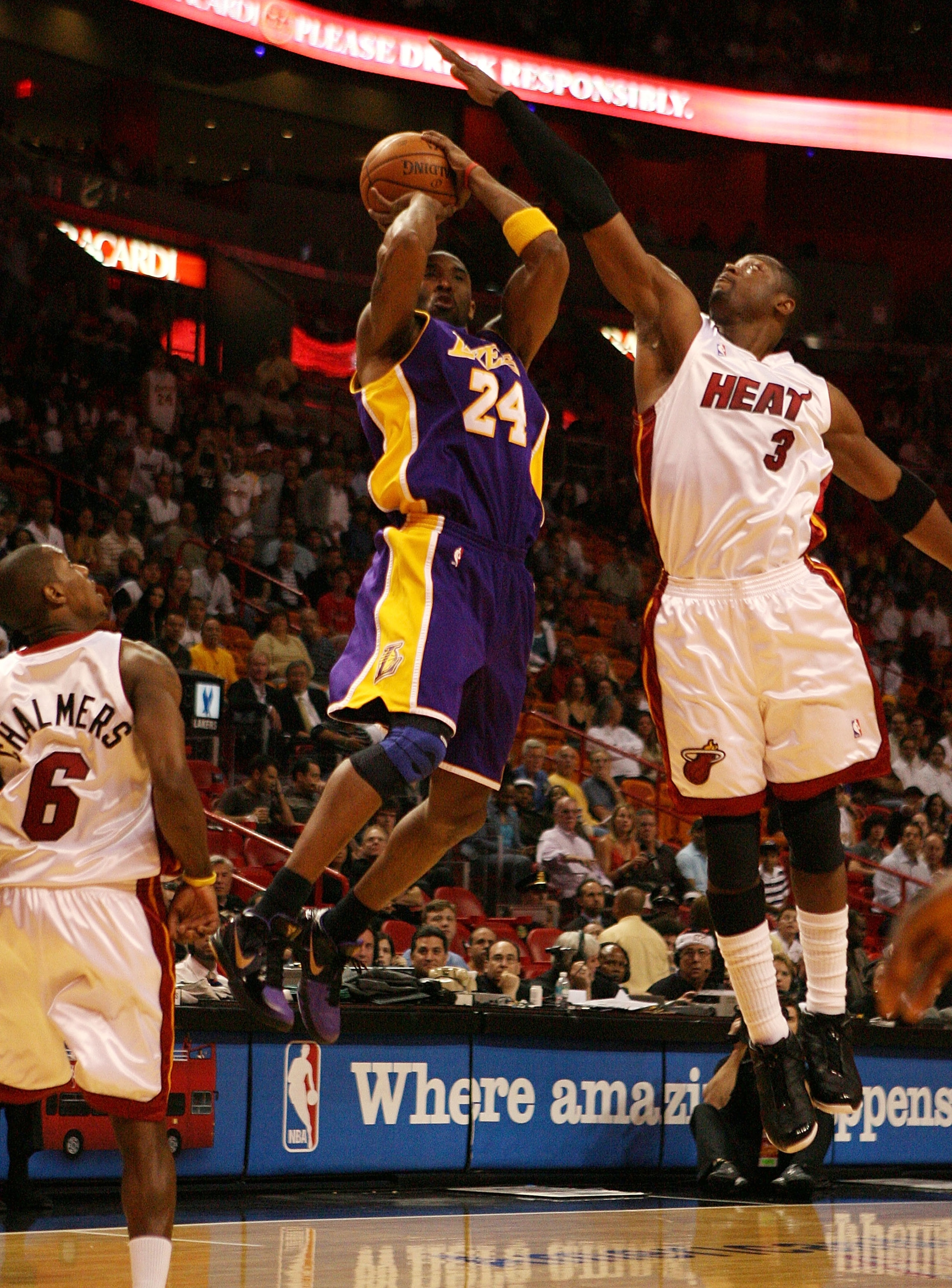 MIAMI - DECEMBER 19:  Kobe Bryant #24 of the Los Angeles Lakers has his shot altered by the defense of Dwyane Wade #3 and Mario Chalmers #6 of the Miami Heat at American Airlines Arena on December 19, 2008 in Miami, Florida. NOTE TO USER: User expressly a