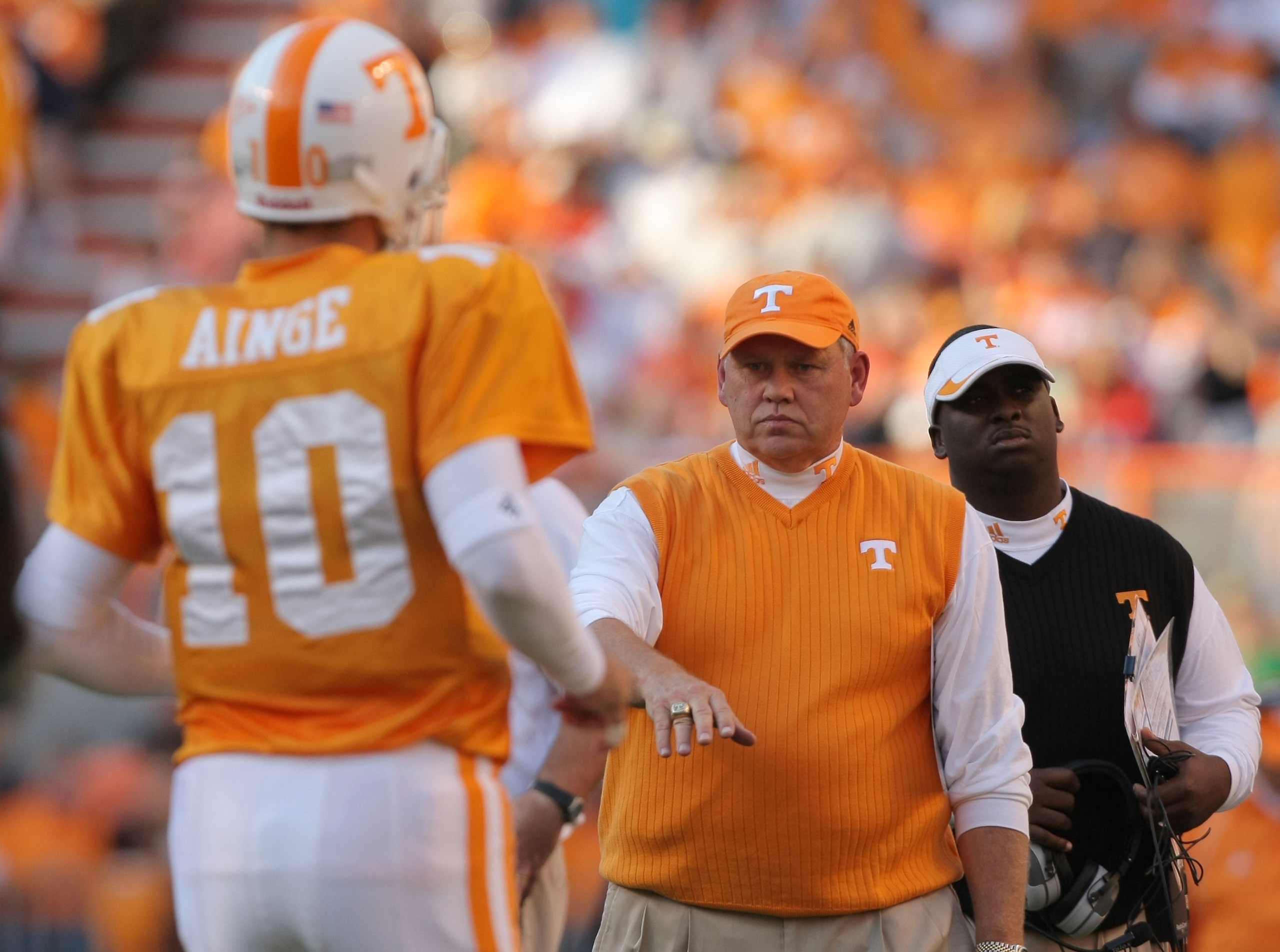 KNOXVILLE, TN - NOVEMBER 03: Head Coach Phillip Fulmer of the Tennessee Volunteers celebrates a touchdown with quarterback Erik Ainge #10 over the Louisiana Lafayette Cajuns during the second quarter at Neyland Stadium on November 3, 2007 in Knoxville, KNOXVILLE, TN - NOVEMBER 03: Head Coach Phillip Fulmer of the Tennessee Volunteers celebrates a touchdown with quarterback Erik Ainge #10 over the Louisiana Lafayette Cajuns during the second quarter at Neyland Stadium on November 3, 2007 in Knoxville,