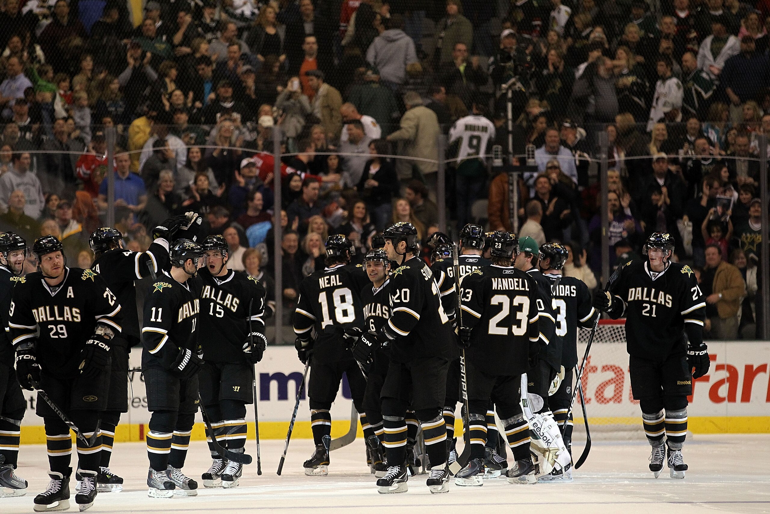 DALLAS, TX - FEBRUARY 11:  The Dallas Stars celebrate the overtime win against the Chicago Blackhawks at American Airlines Center on February 11, 2011 in Dallas, Texas.  (Photo by Ronald Martinez/Getty Images)