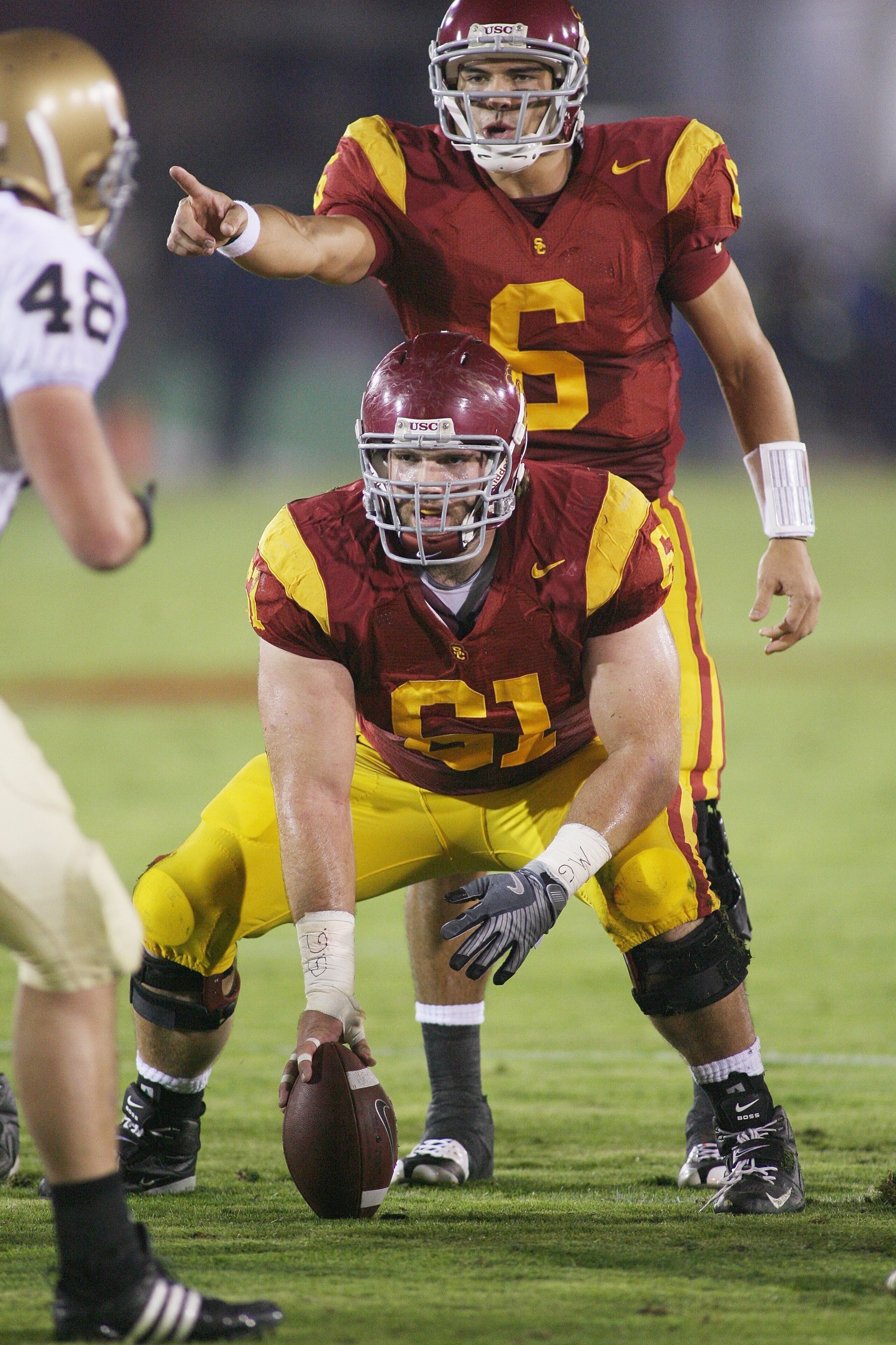 LOS ANGELES - NOVEMBER 29:  Kristofer O'Dowd #61 of the USC Trojans prepares to snap the ball as Mark Sanchez #6 calls a play at the line of scrimmage against the Notre Dame Fighting Irish on November 29, 2008 at the Los Angeles Memorial Coliseum in Los A