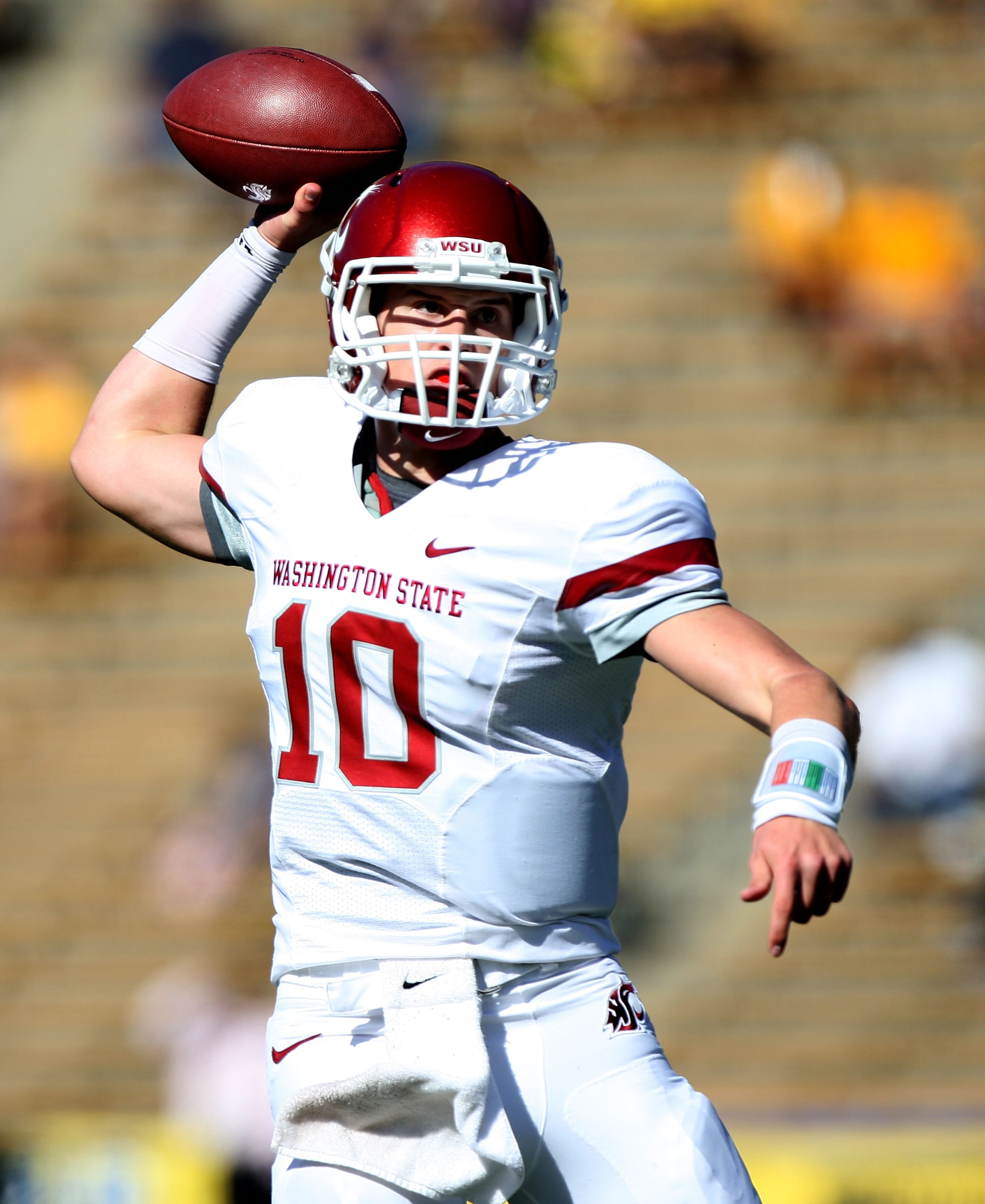 BERKELEY, CA - OCTOBER 24:  Jeff Tuel #10 of the Washington State Cougars passes against the California Golden Bears at California Memorial Stadium on October 24, 2009 in Berkeley, California.  (Photo by Jed Jacobsohn/Getty Images)