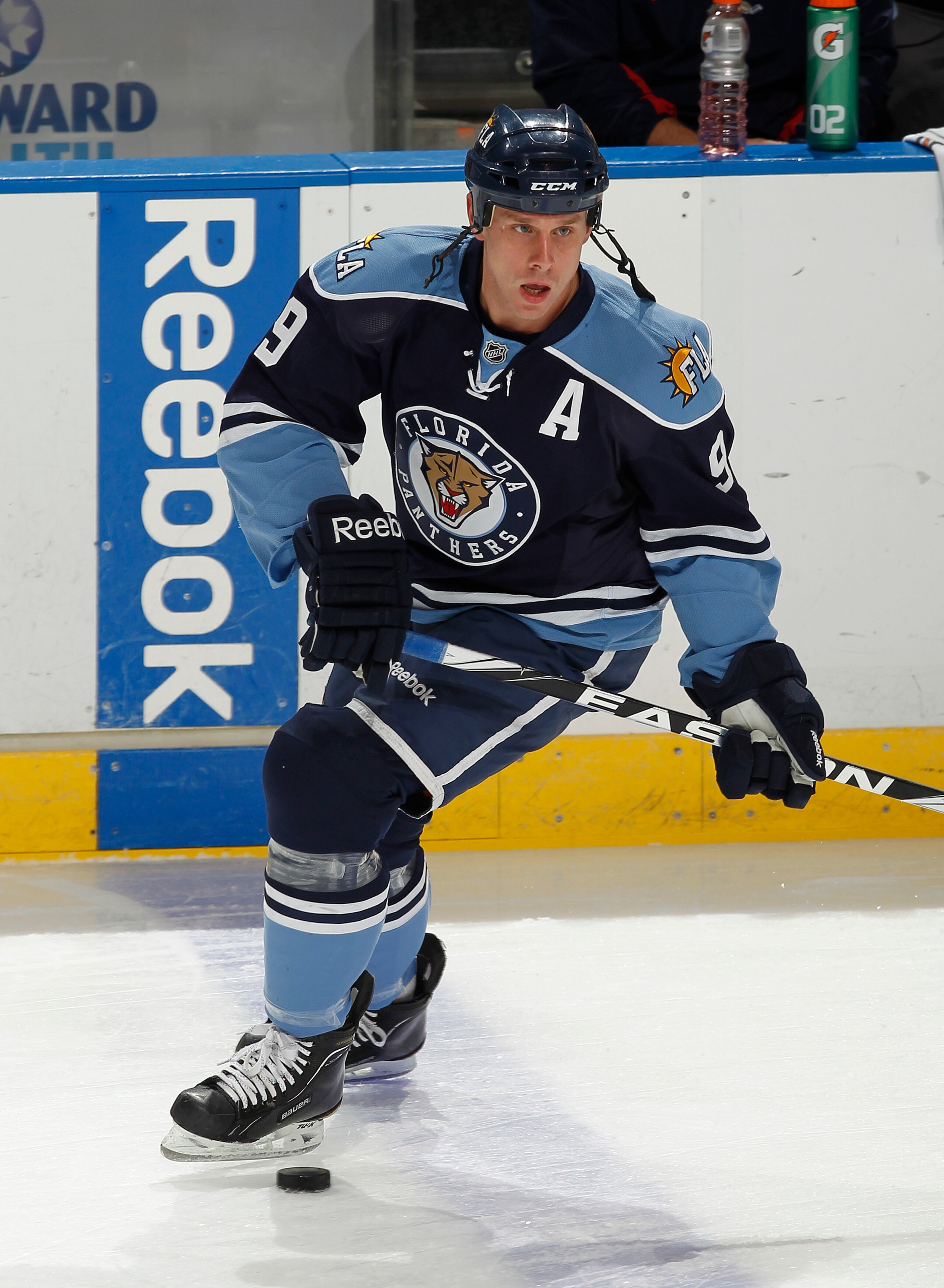 SUNRISE, FL - DECEMBER 27: Stephen Weiss #9 of the Florida Panthers warms up prior to the game against the Boston Bruins on December 27, 2010 at the BankAtlantic Center in Sunrise, Florida. The Bruins defeated the Panthers 3-2 in a shoot-out. (Photo by Jo