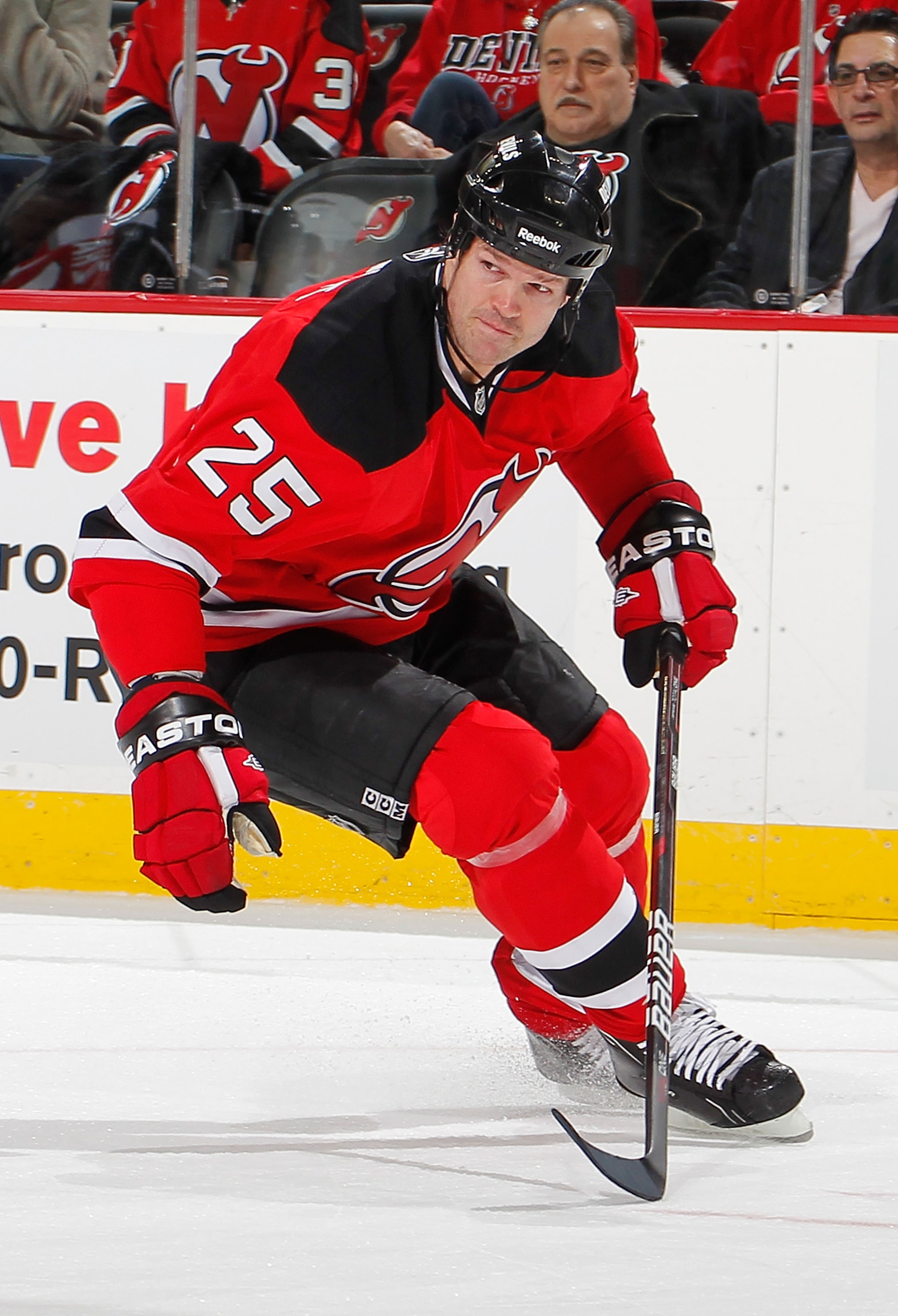NEWARK, NJ - FEBRUARY 08:  Jason Arnott #25 of the New Jersey Devils skates during an NHL hockey game against the Carolina Hurricanes at the Prudential Center on February 8, 2011 in Newark, New Jersey.  (Photo by Paul Bereswill/Getty Images)
