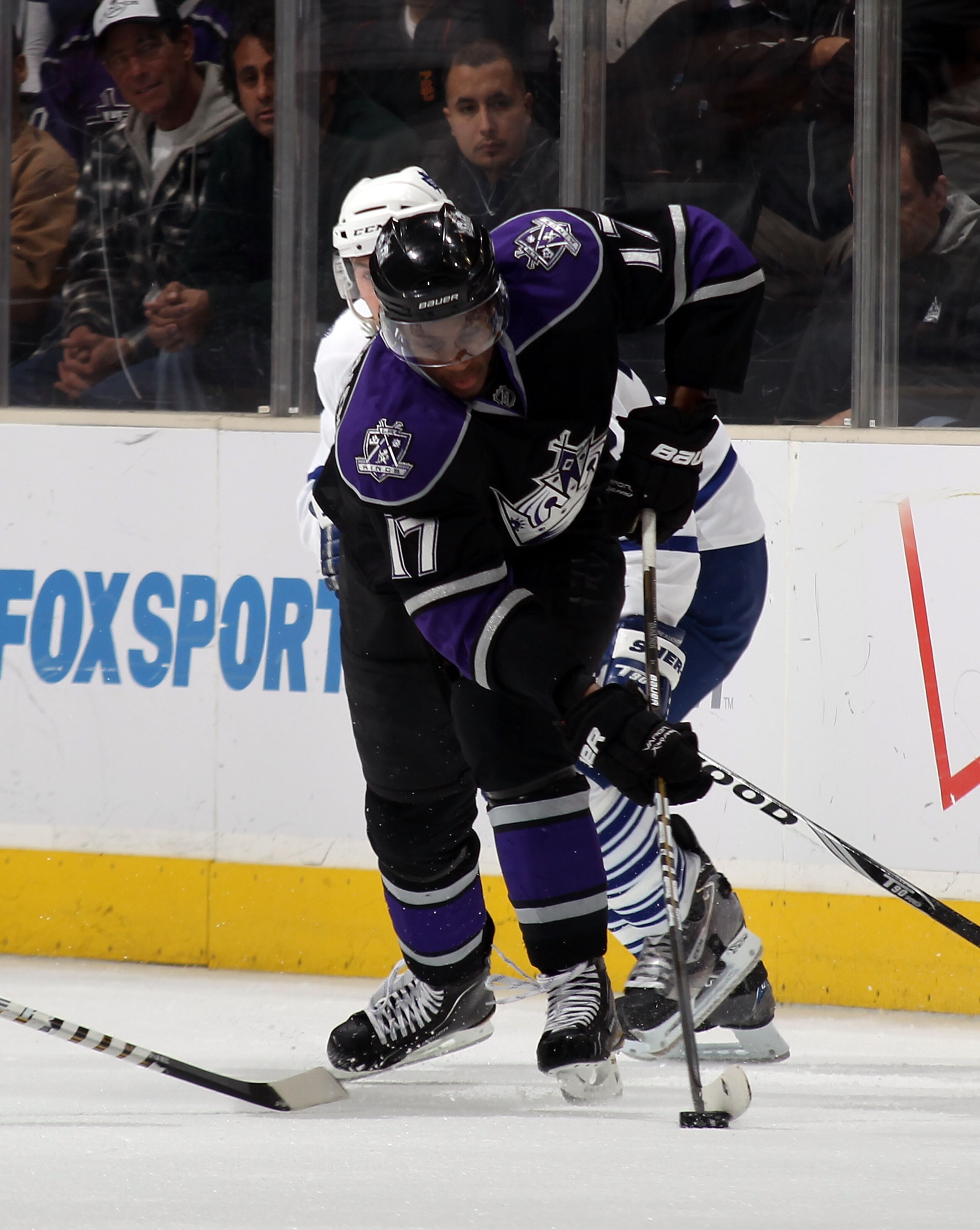 LOS ANGELES, CA - JANUARY 10: Wayne Simmonds #17 of the Los Angeles Kings skates against the Toronto Maple Leafs at the Staples Center on January 10, 2011 in Los Angeles, California.  (Photo by Bruce Bennett/Getty Images)