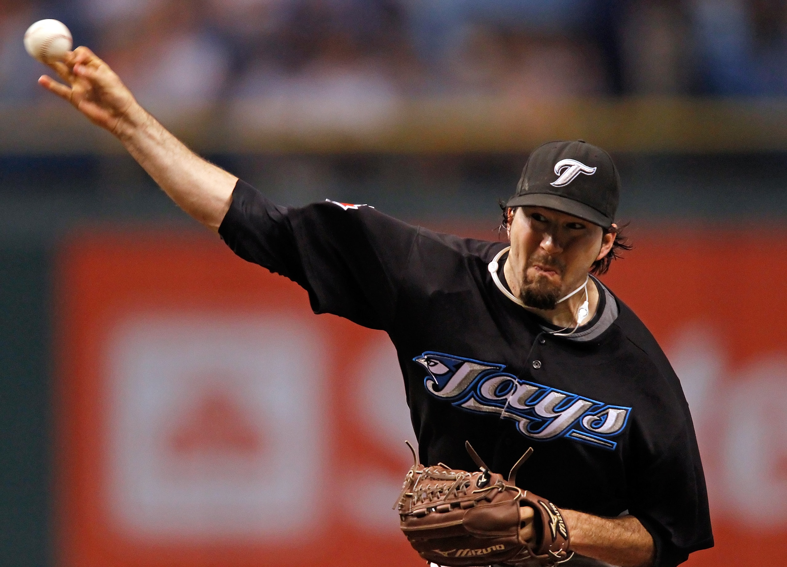 ST. PETERSBURG - JUNE 09:  Pitcher Shaun Marcum #28 of the Toronto Blue Jays pitches against the Tampa Bay Rays during the game at Tropicana Field on June 9, 2010 in St. Petersburg, Florida.  (Photo by J. Meric/Getty Images)